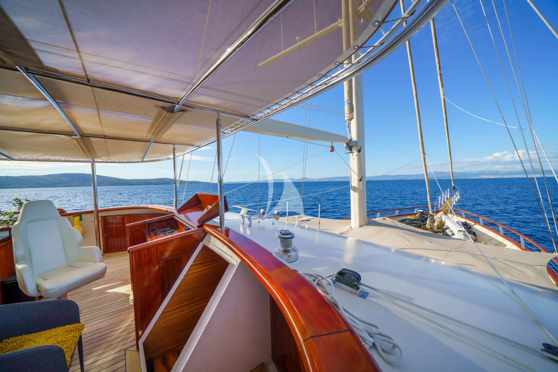 SON DE MAR Charter Yacht