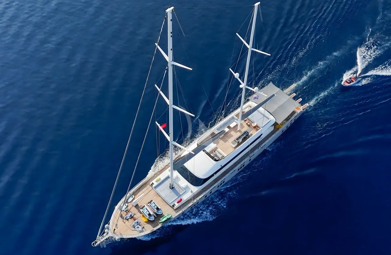 De Love Charter Yacht