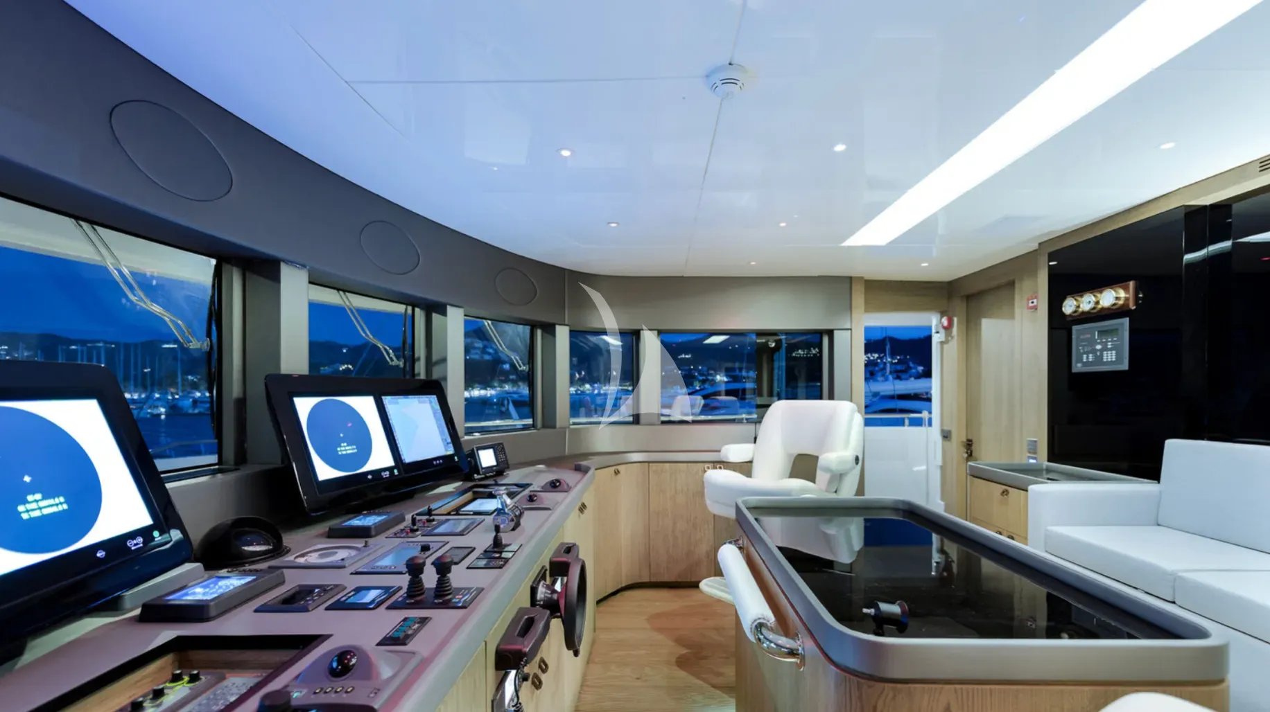 LIQUID SKY Charter Yacht