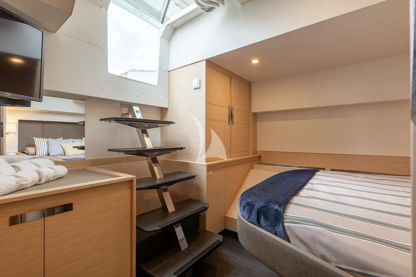 VAGATOR Charter Yacht