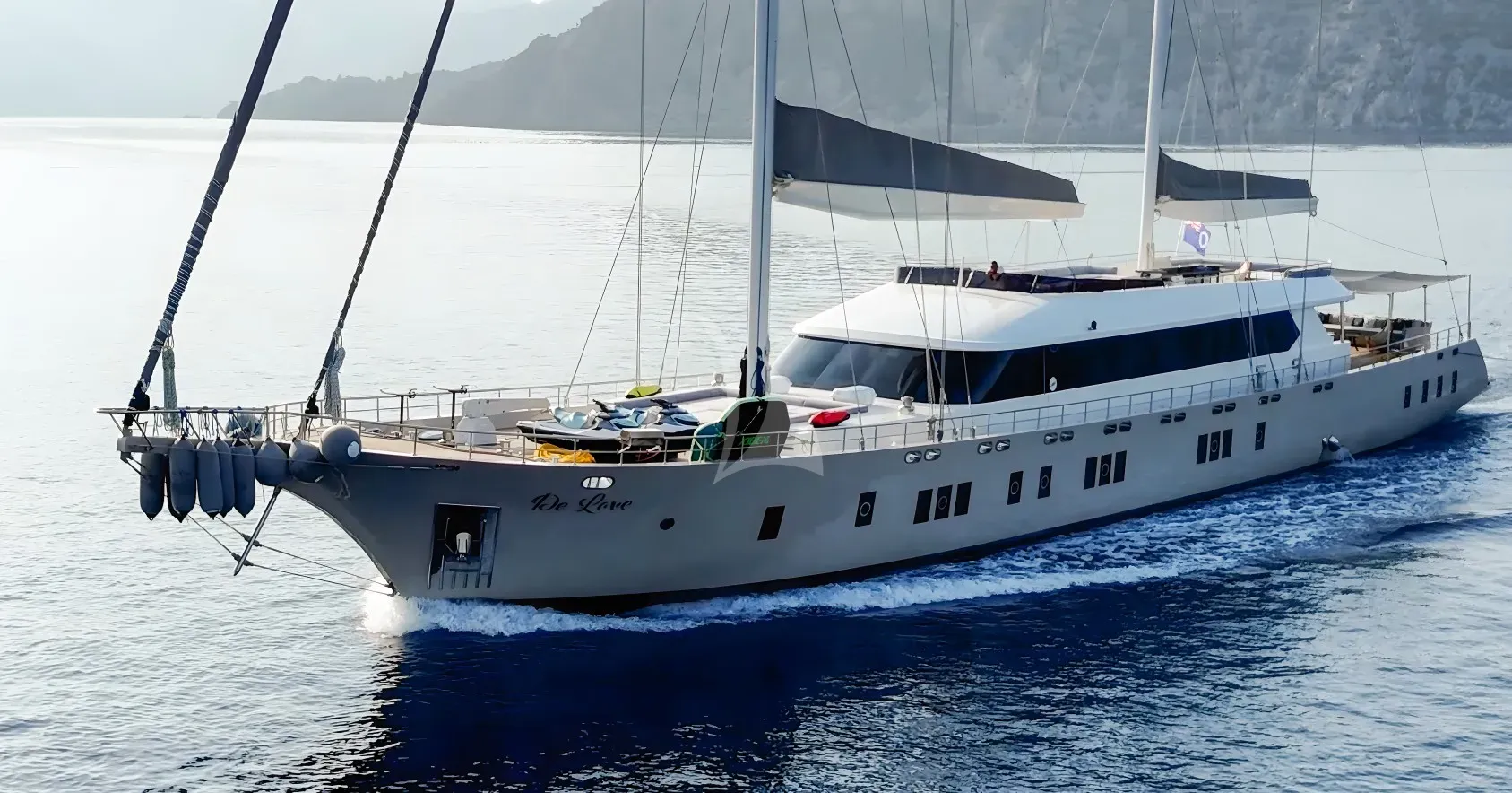 De Love Charter Yacht