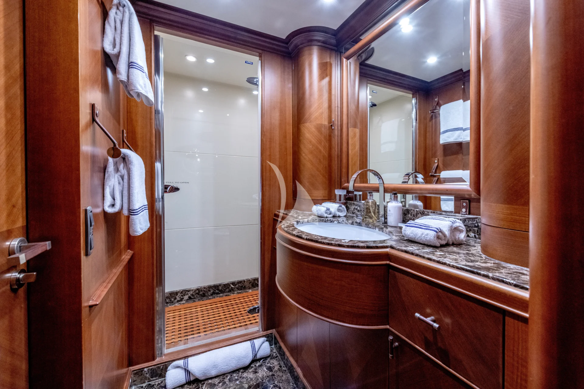 SEA BLUEZ Charter Yacht