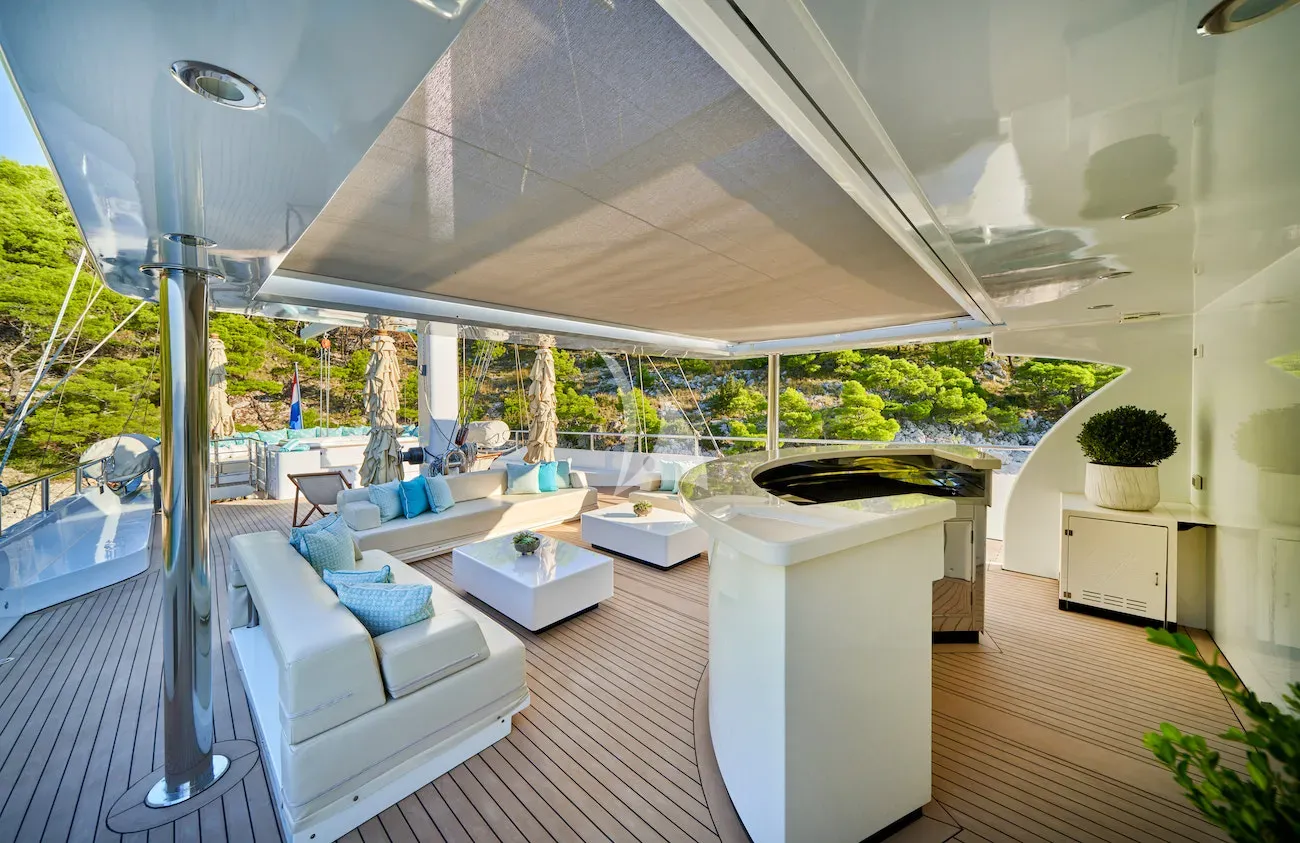 OMNIA Charter Yacht