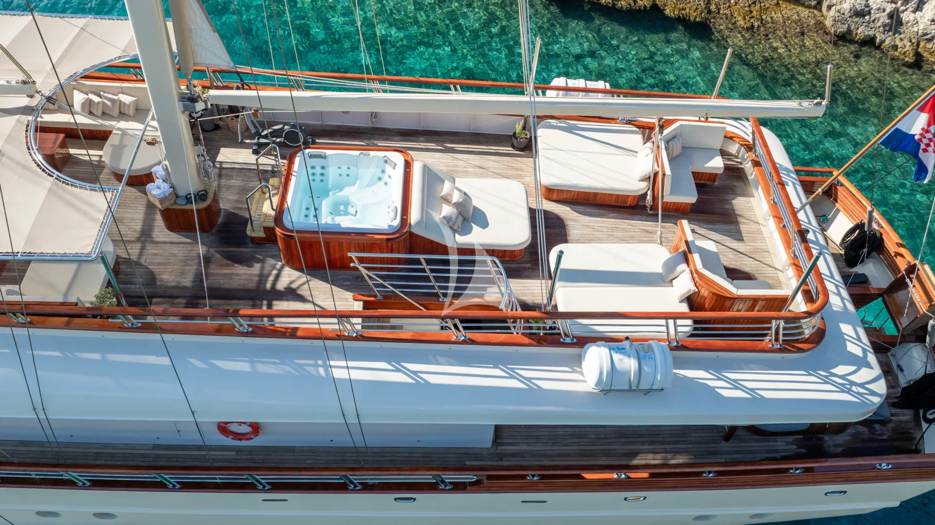 SON DE MAR Charter Yacht