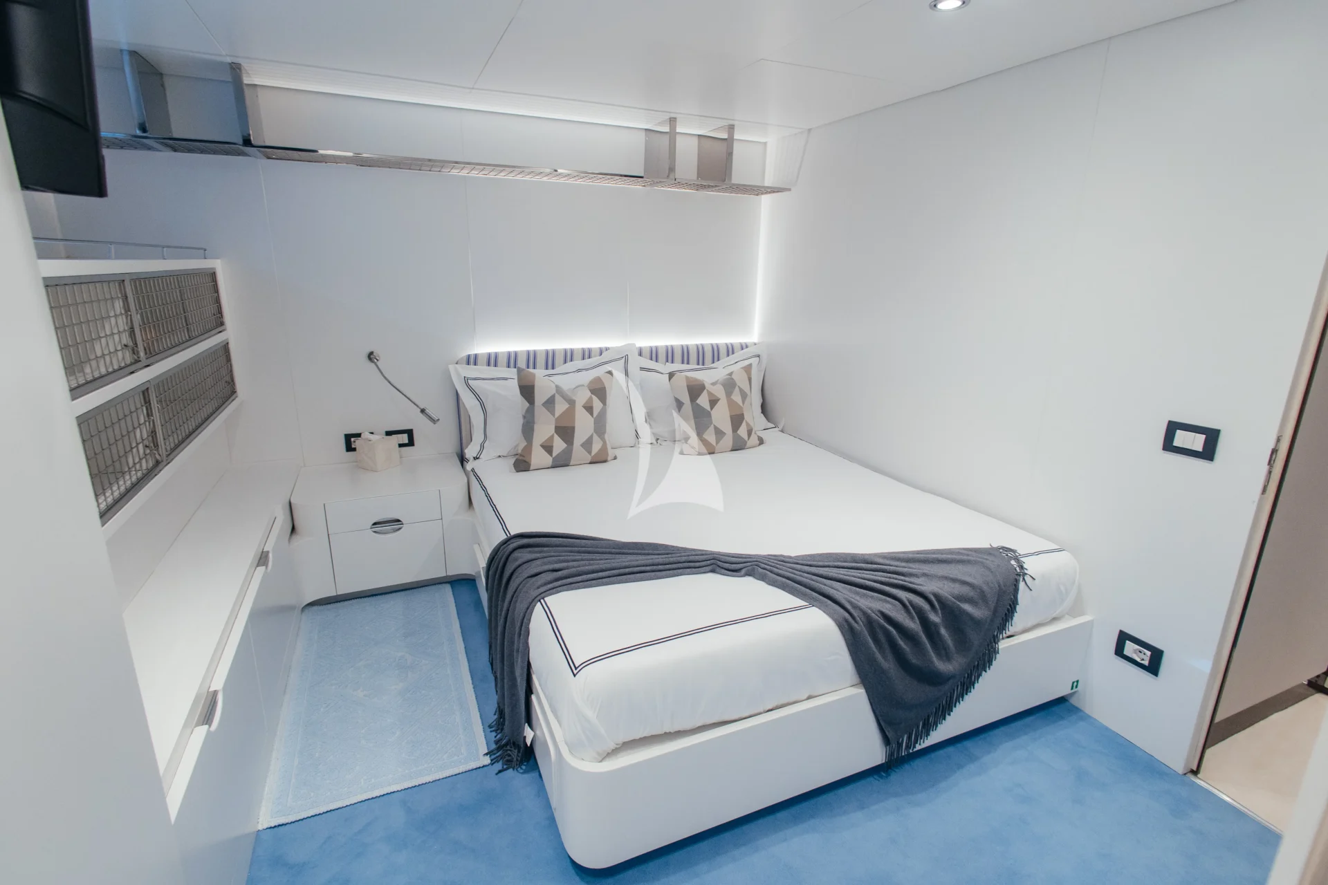 LADY IN BLUE Charter Yacht