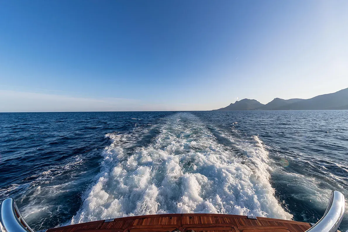FRIENDSHIP Charter Yacht
