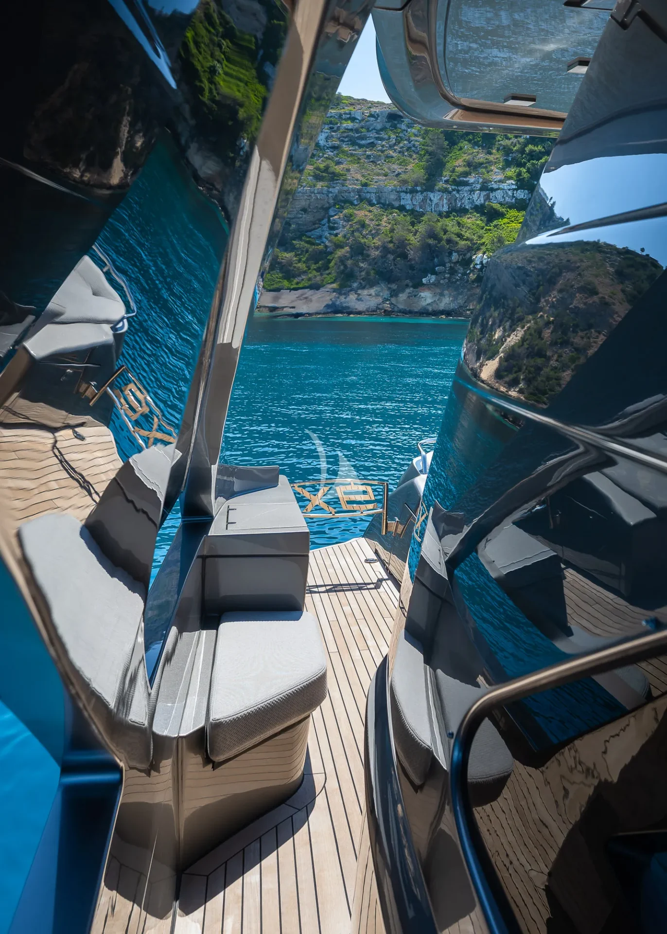 EL MACANN Charter Yacht