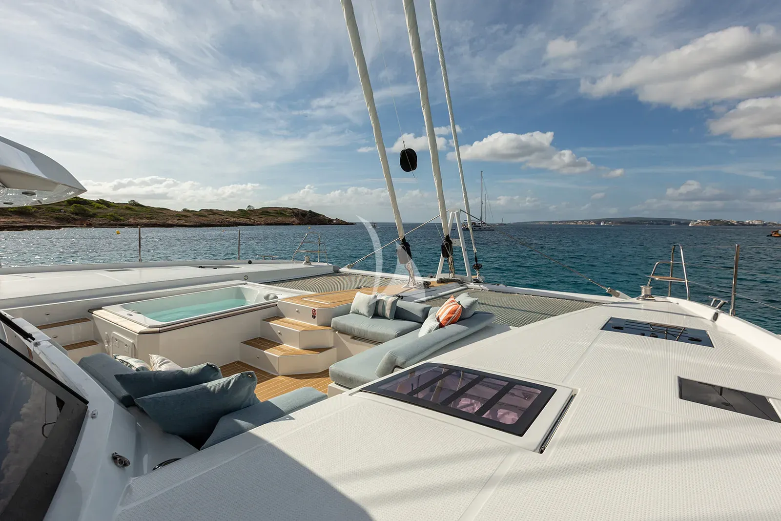 VAGATOR Charter Yacht