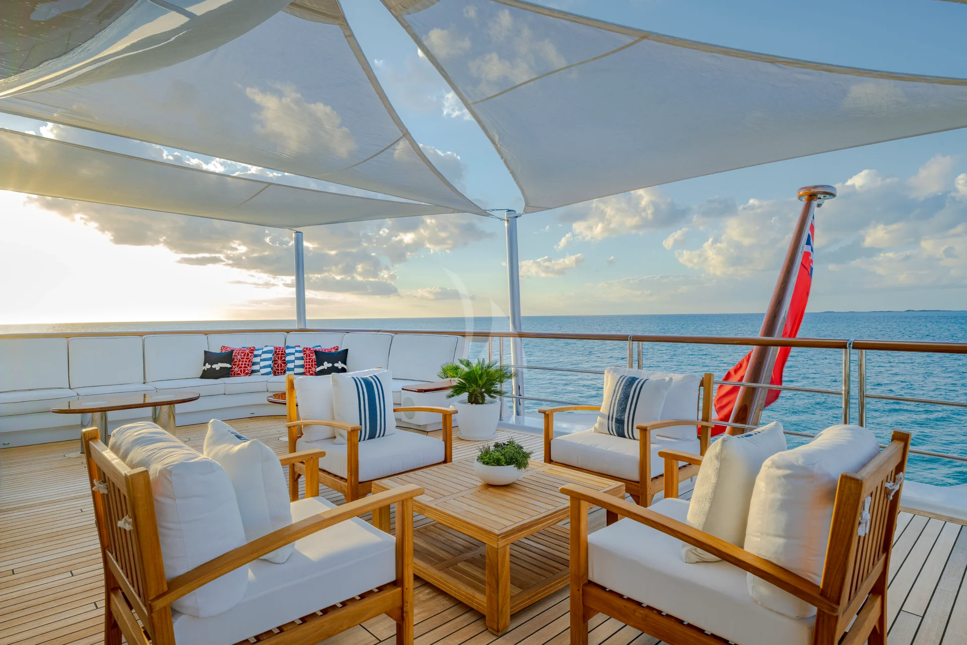 HUNTRESS Charter Yacht