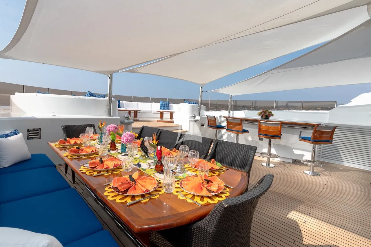 LUCKY LADY Charter Yacht