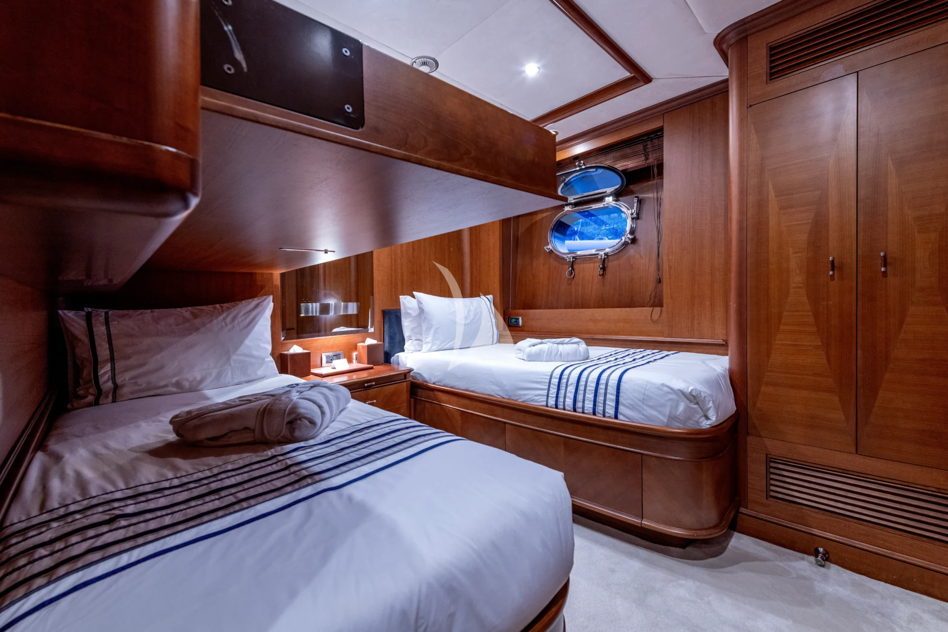 SEA BLUEZ Charter Yacht