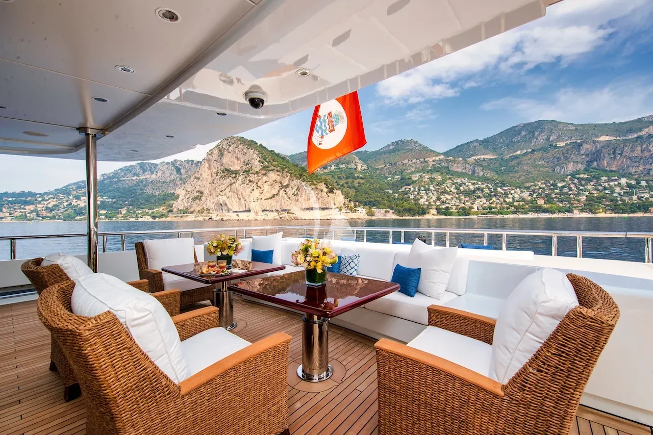 LUCKY LADY Charter Yacht