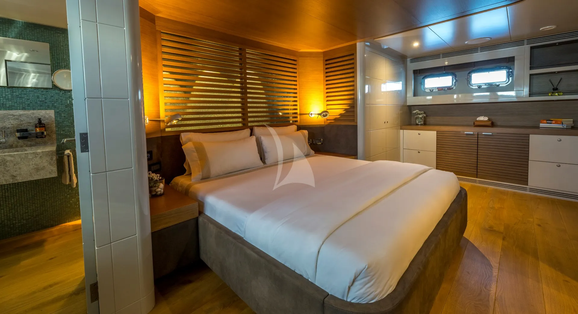 CALADAN Charter Yacht
