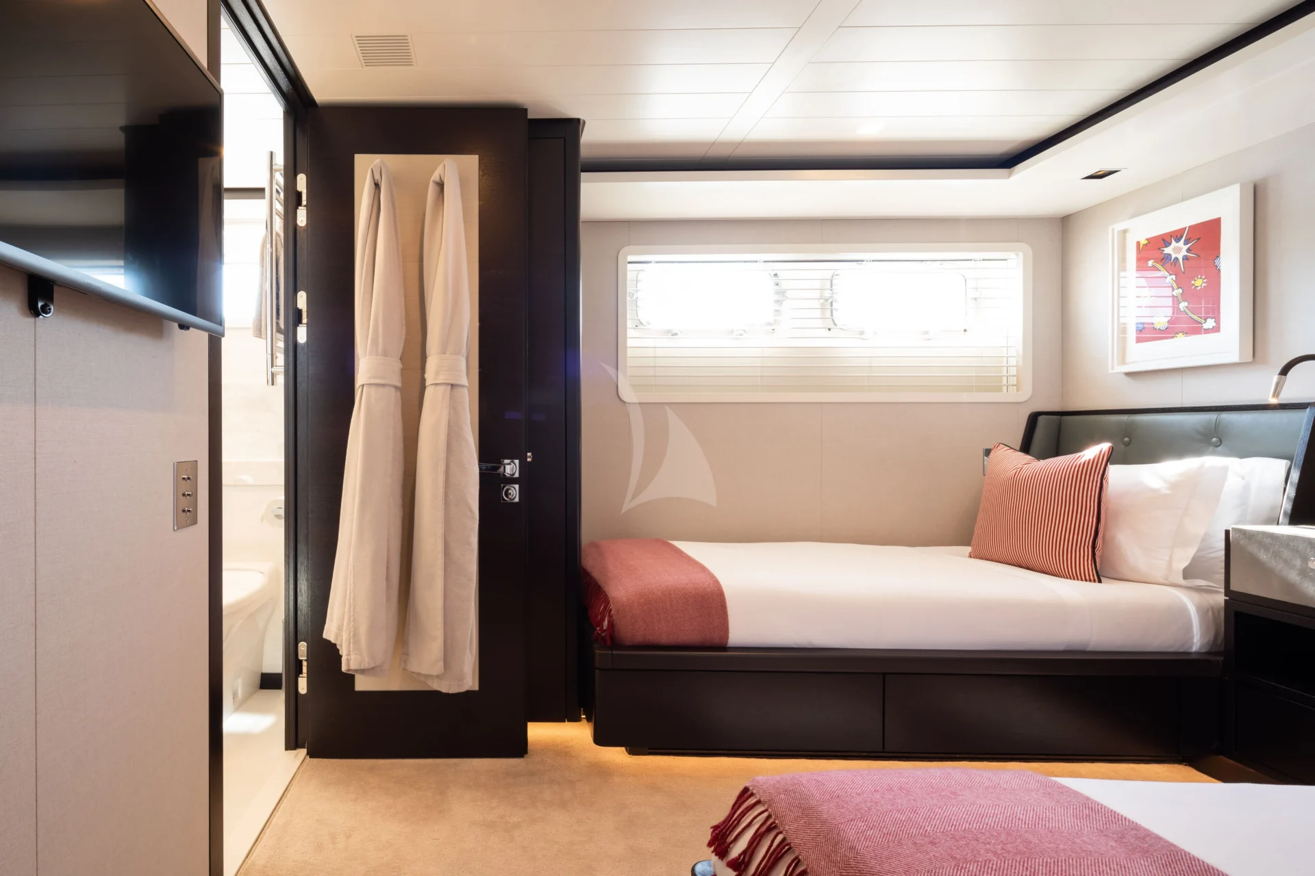 MIRAGE Charter Yacht