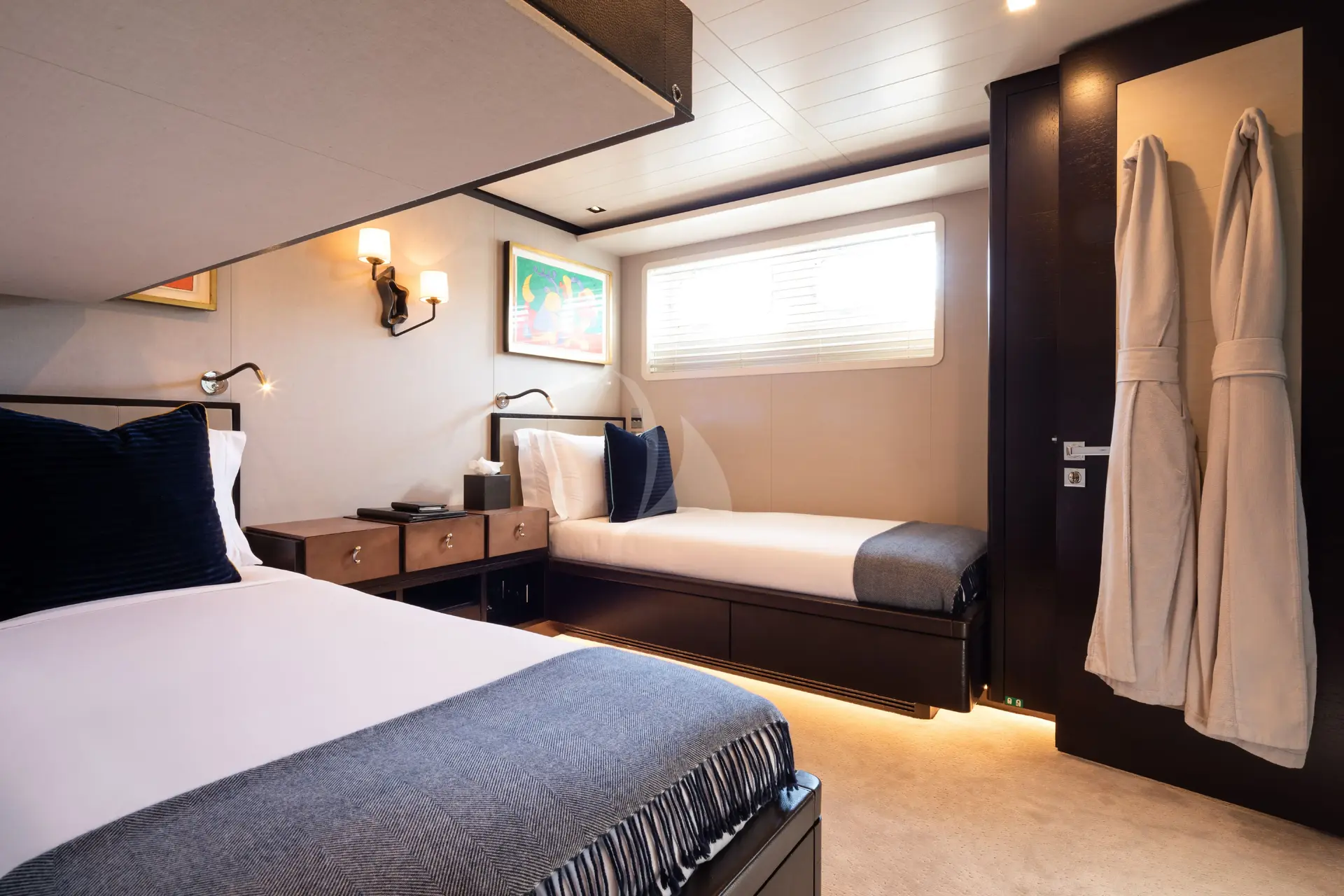 MIRAGE Charter Yacht