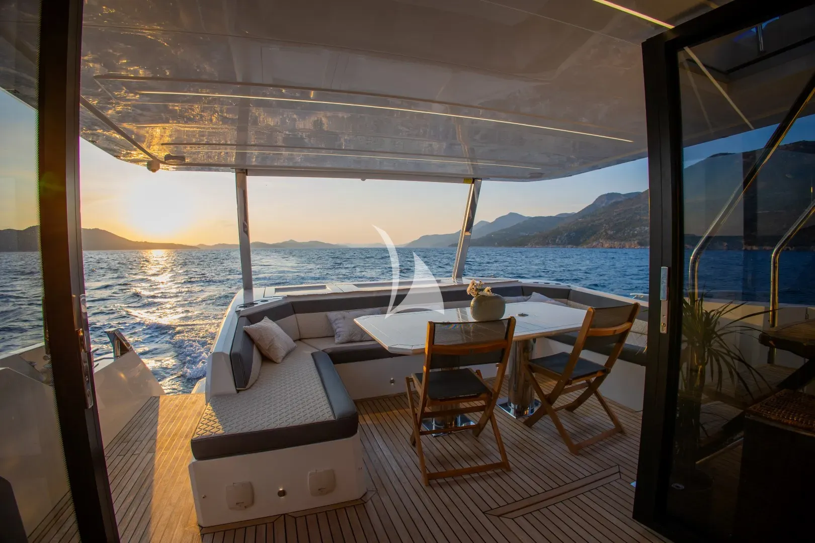 PARADISE Charter Yacht