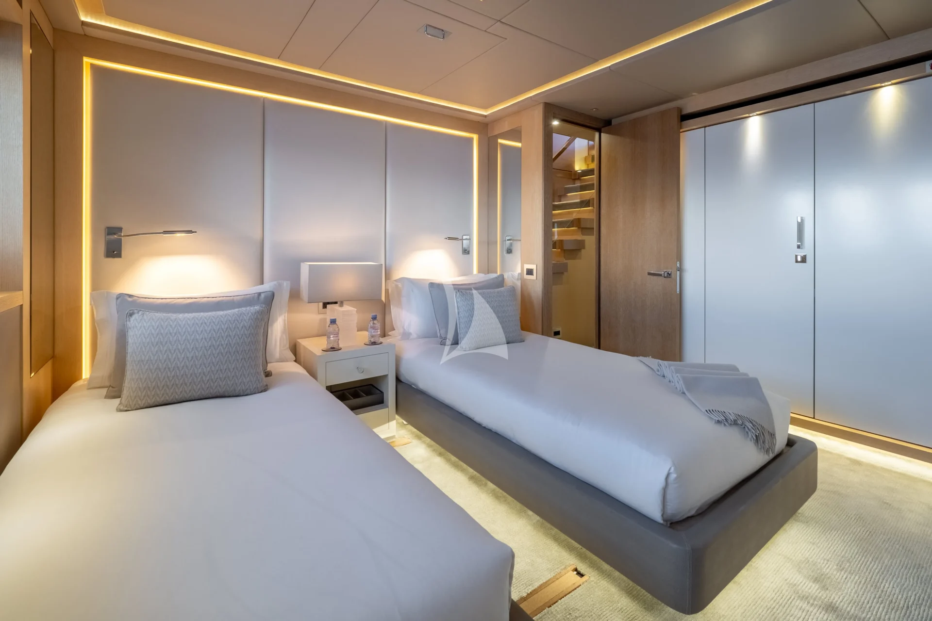 ARADOS Charter Yacht