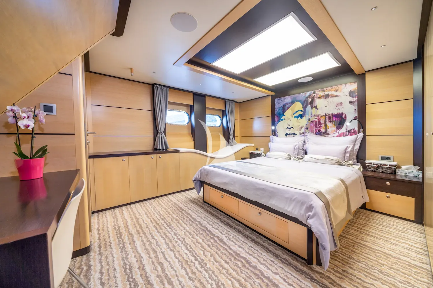 NAVILUX Charter Yacht