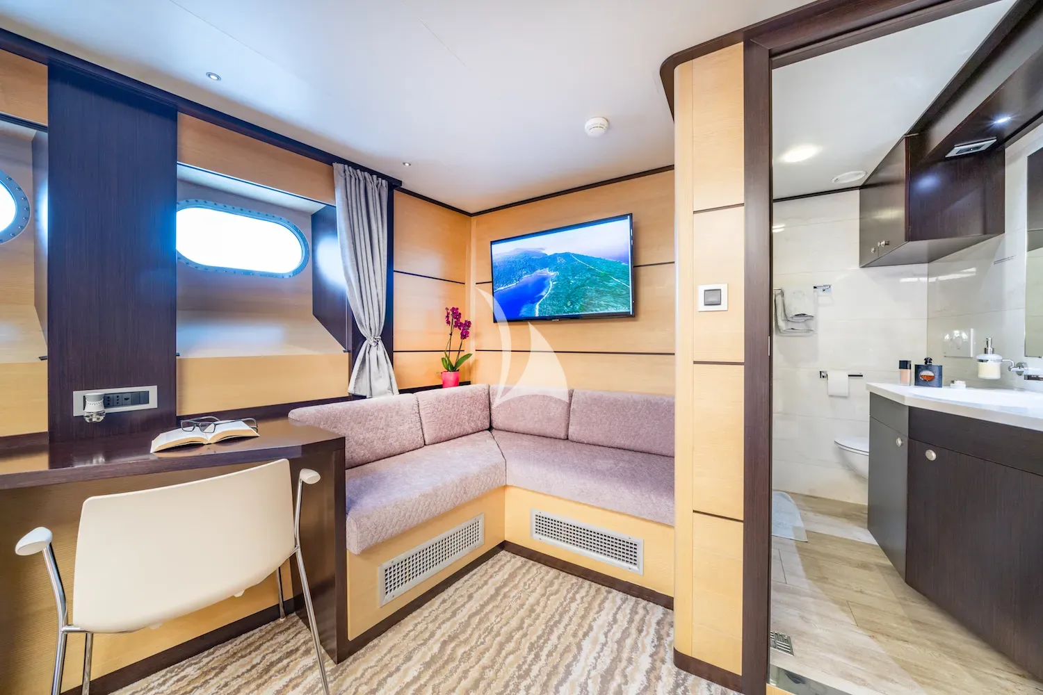 NAVILUX Charter Yacht