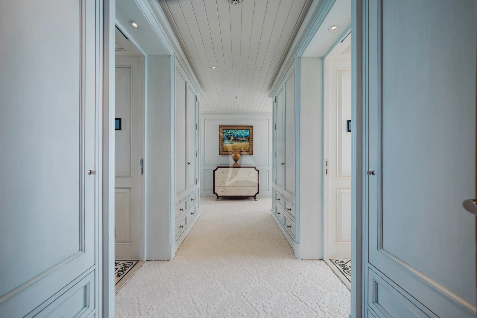 HUNTRESS Charter Yacht