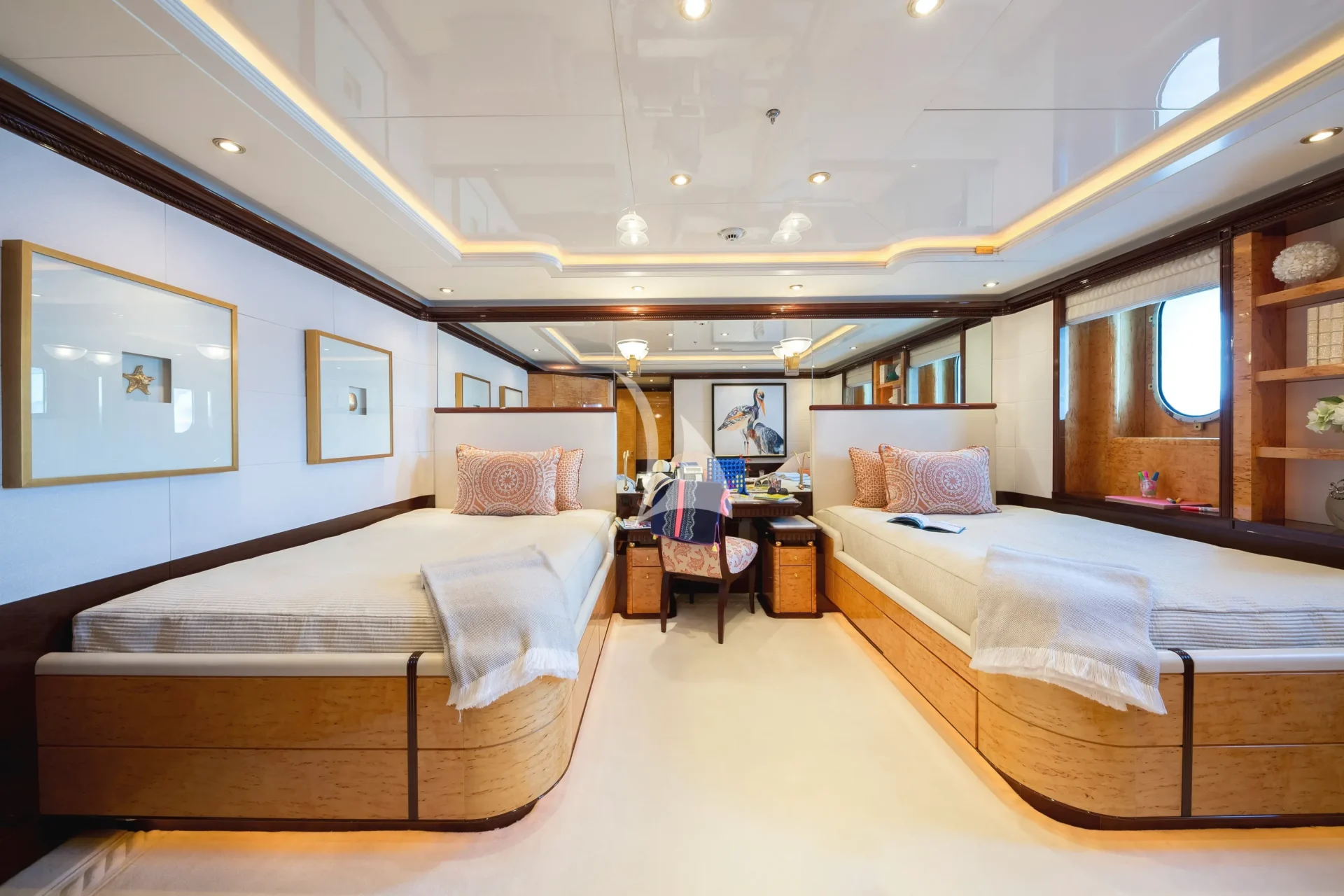 LUCKY LADY Charter Yacht