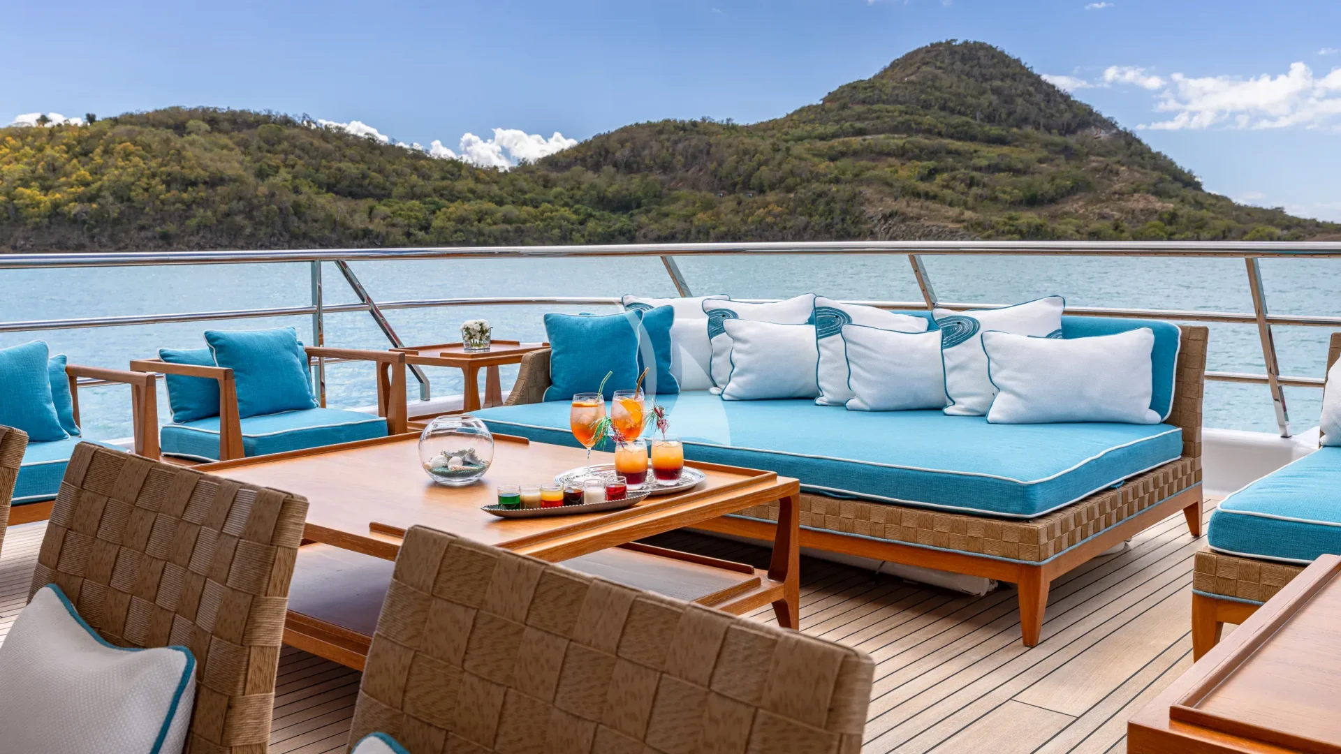 DEEP BLUE Charter Yacht