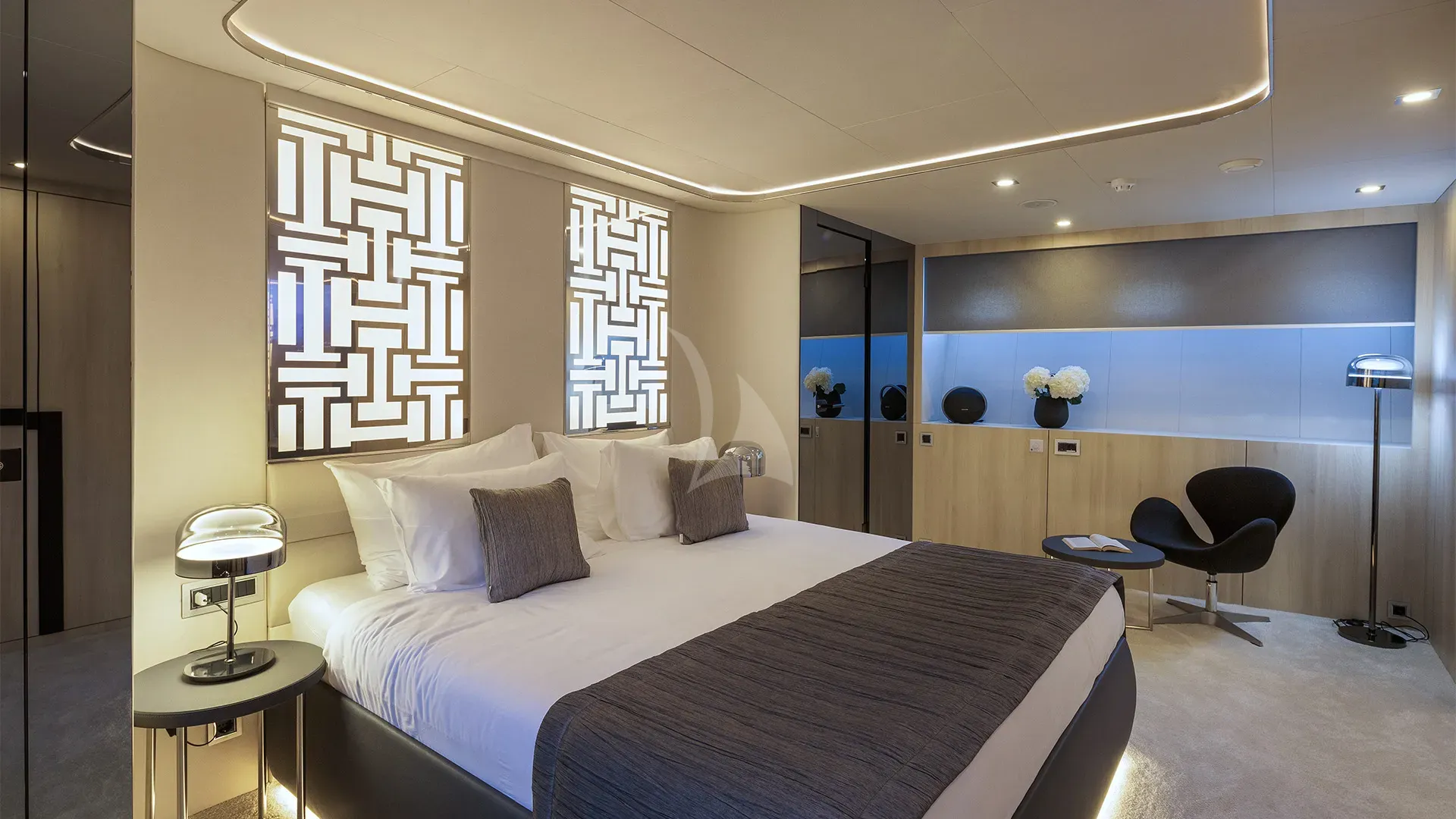 BLACK SWAN Charter Yacht