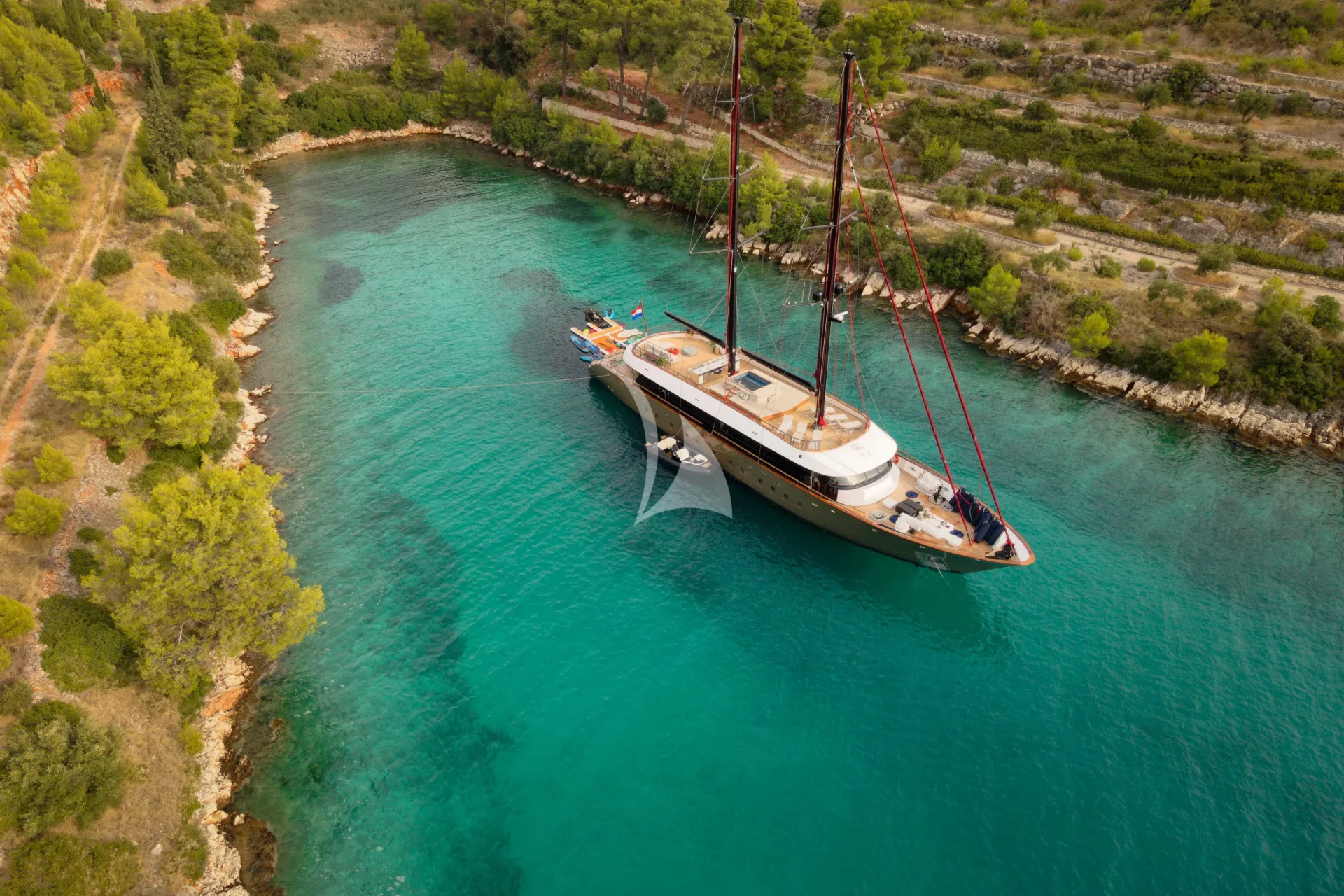 ANETTA Charter Yacht