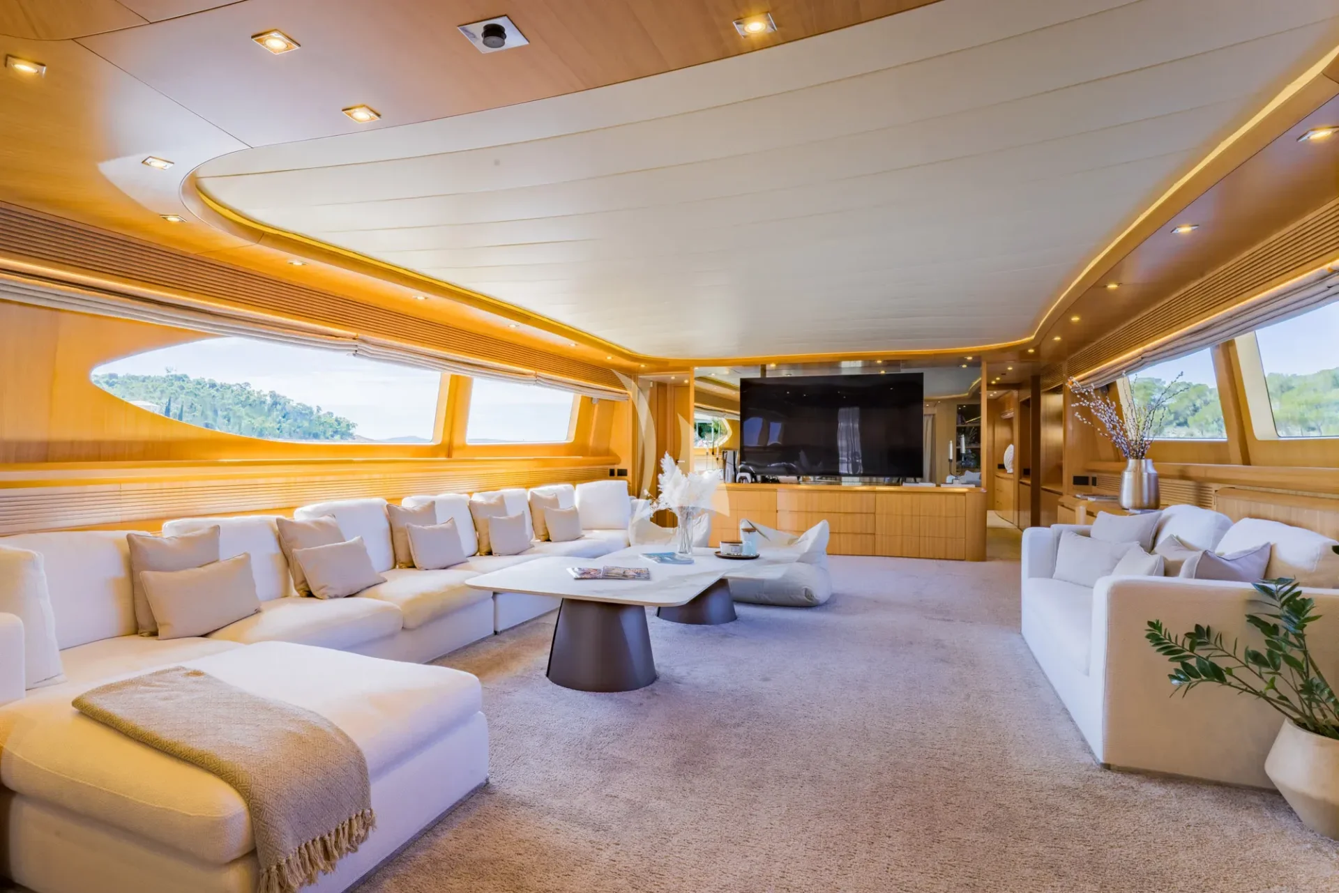 Cynthia Charter Yacht