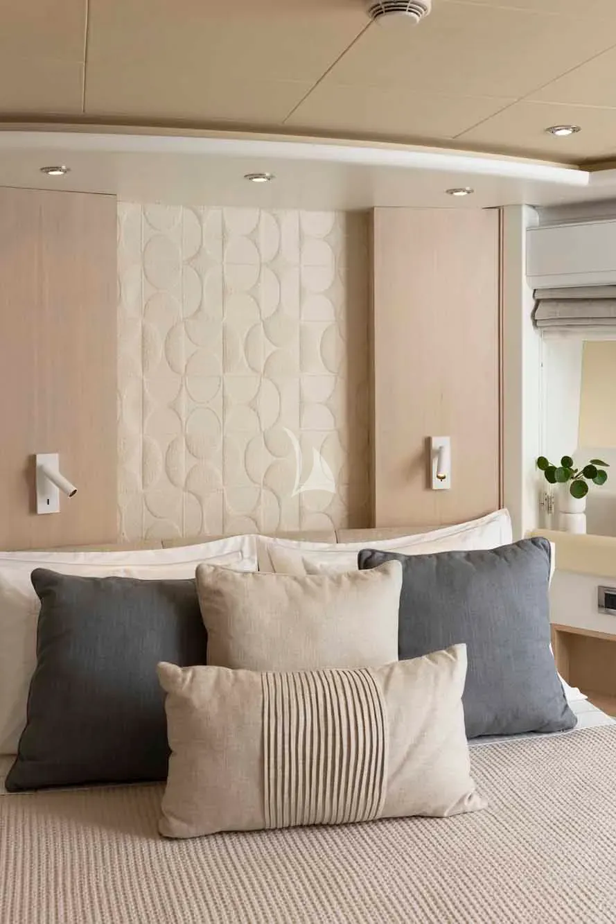 PARADISE Charter Yacht
