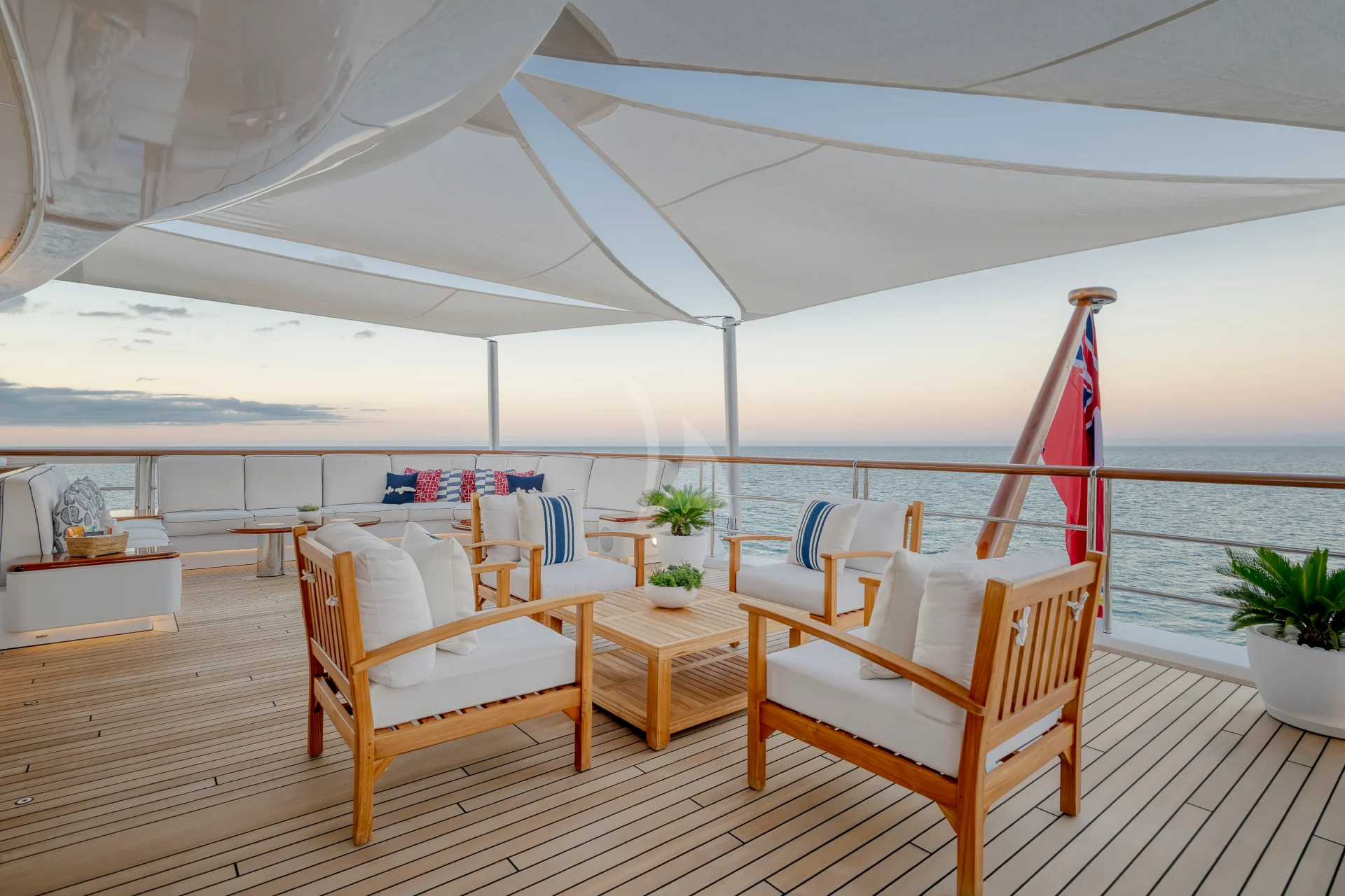 HUNTRESS Charter Yacht