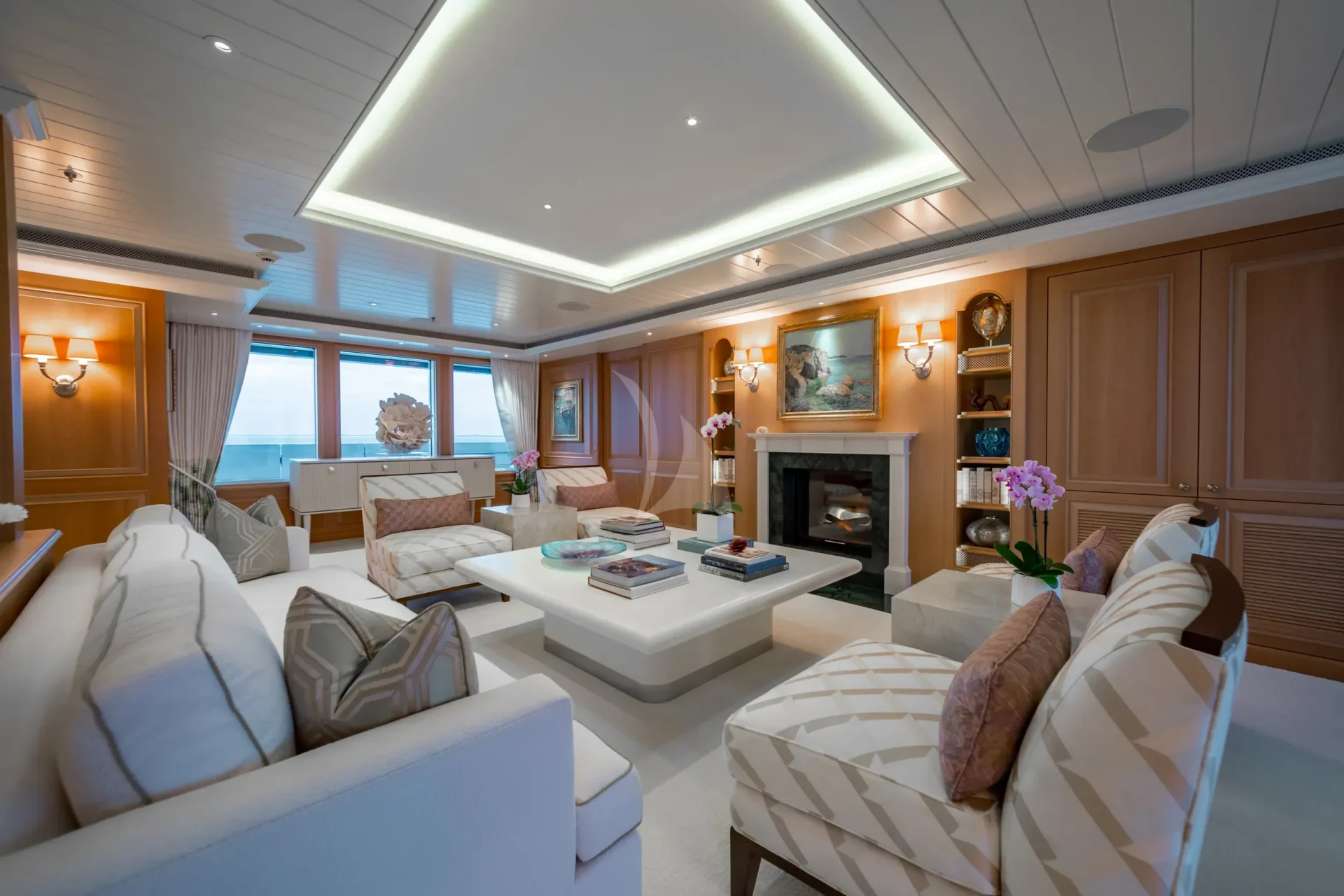 HUNTRESS Charter Yacht