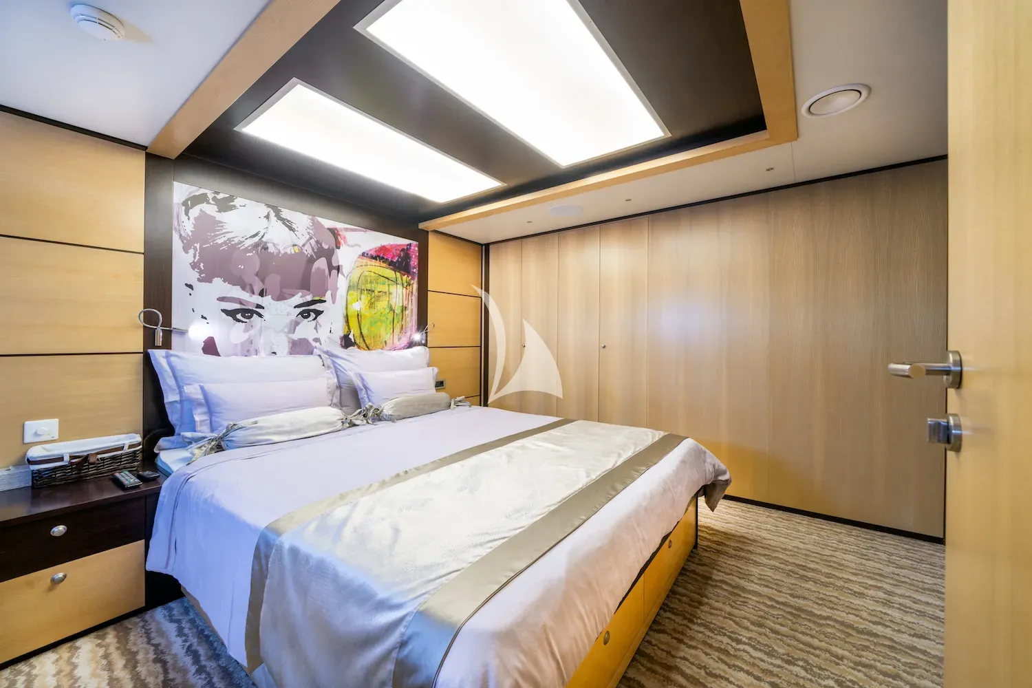 NAVILUX Charter Yacht