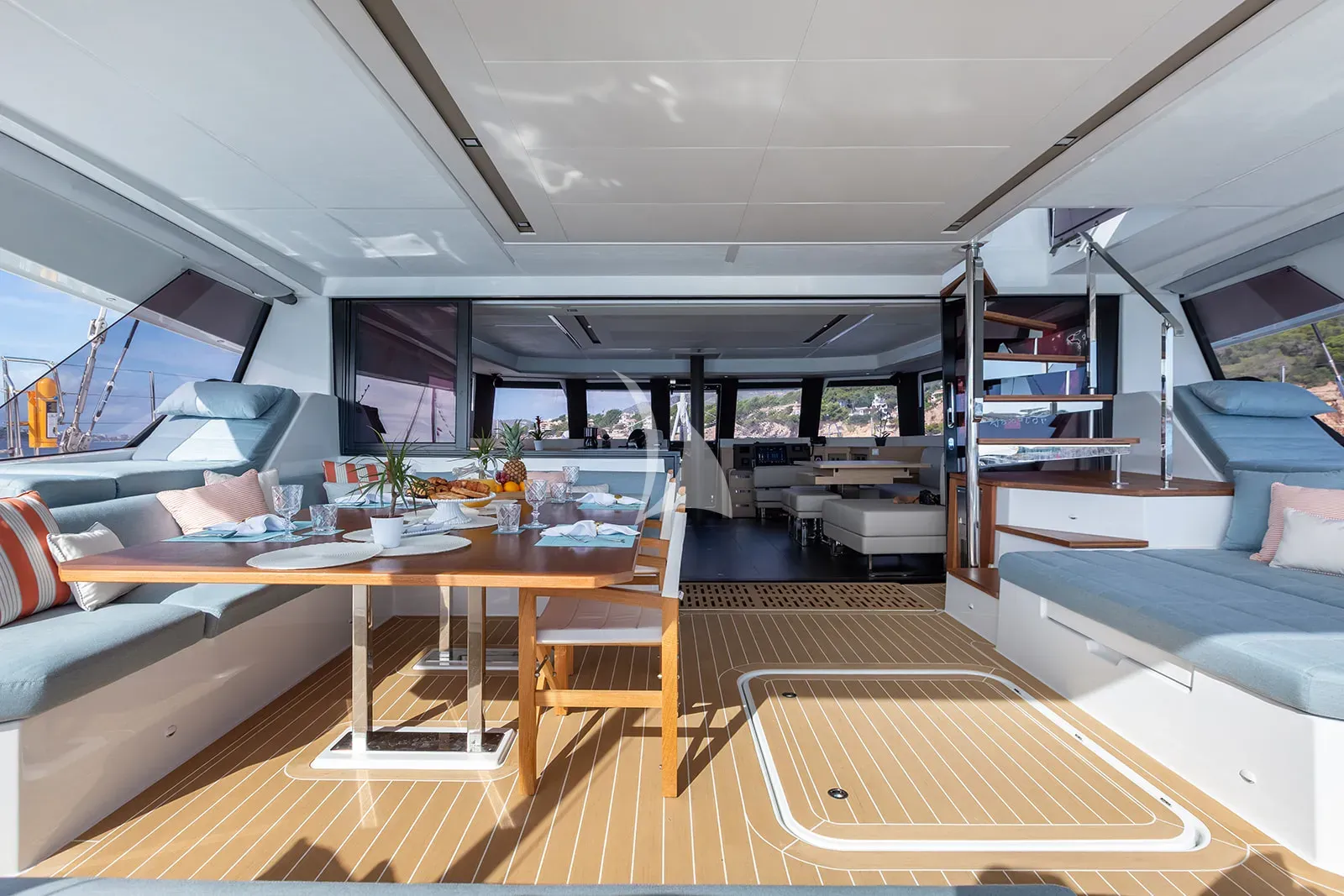 VAGATOR Charter Yacht