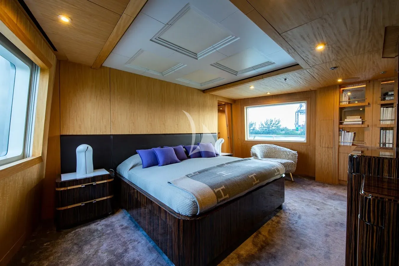 MIZU Charter Yacht