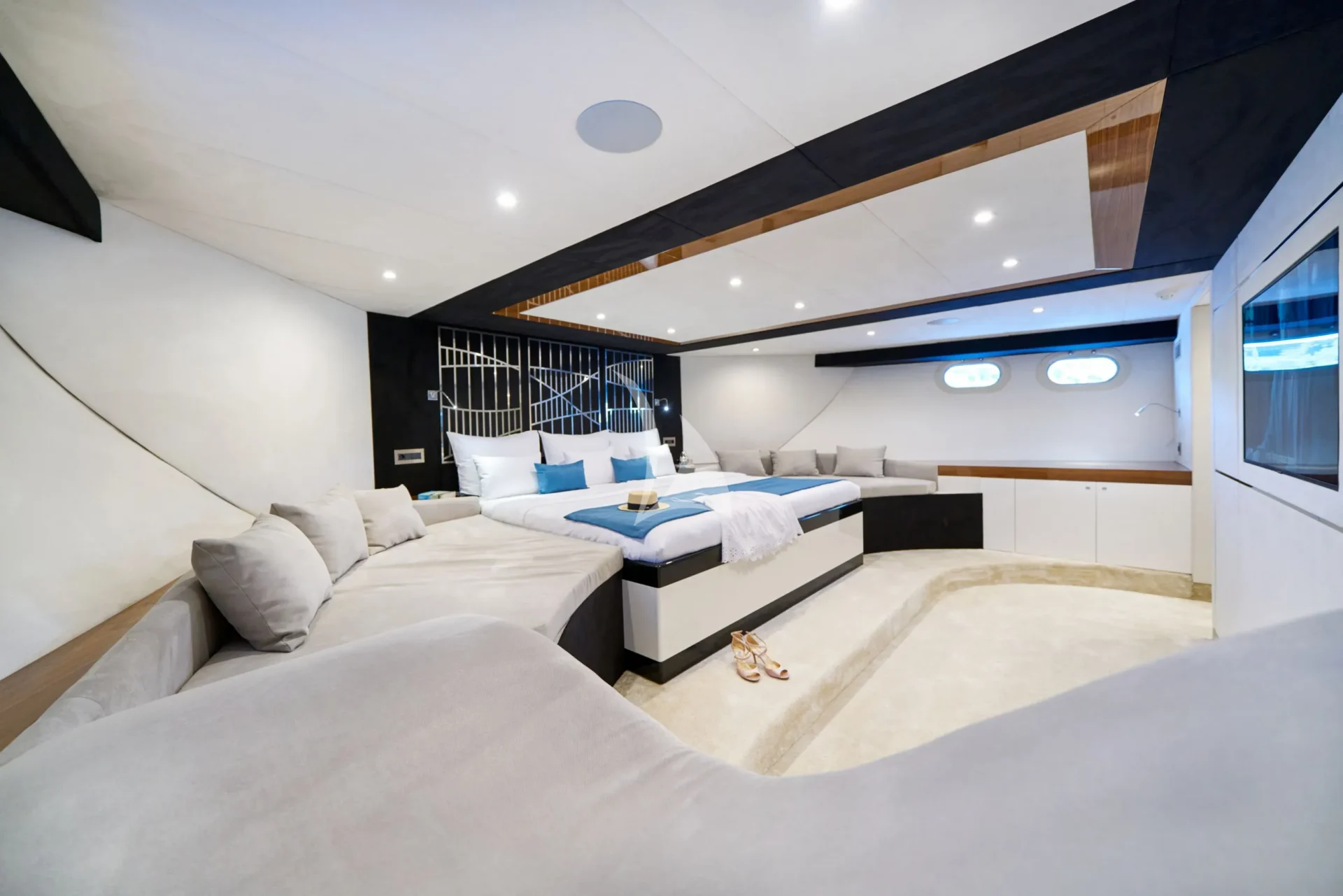 ACAPELLA Charter Yacht
