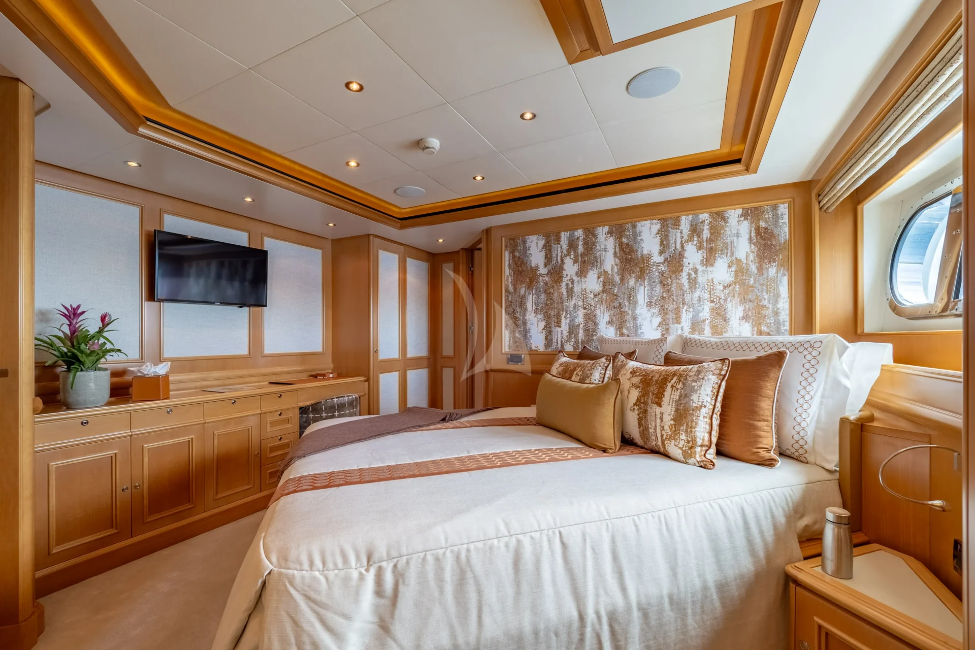 HANA Charter Yacht