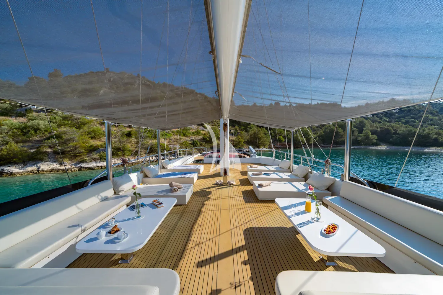 NAVILUX Charter Yacht