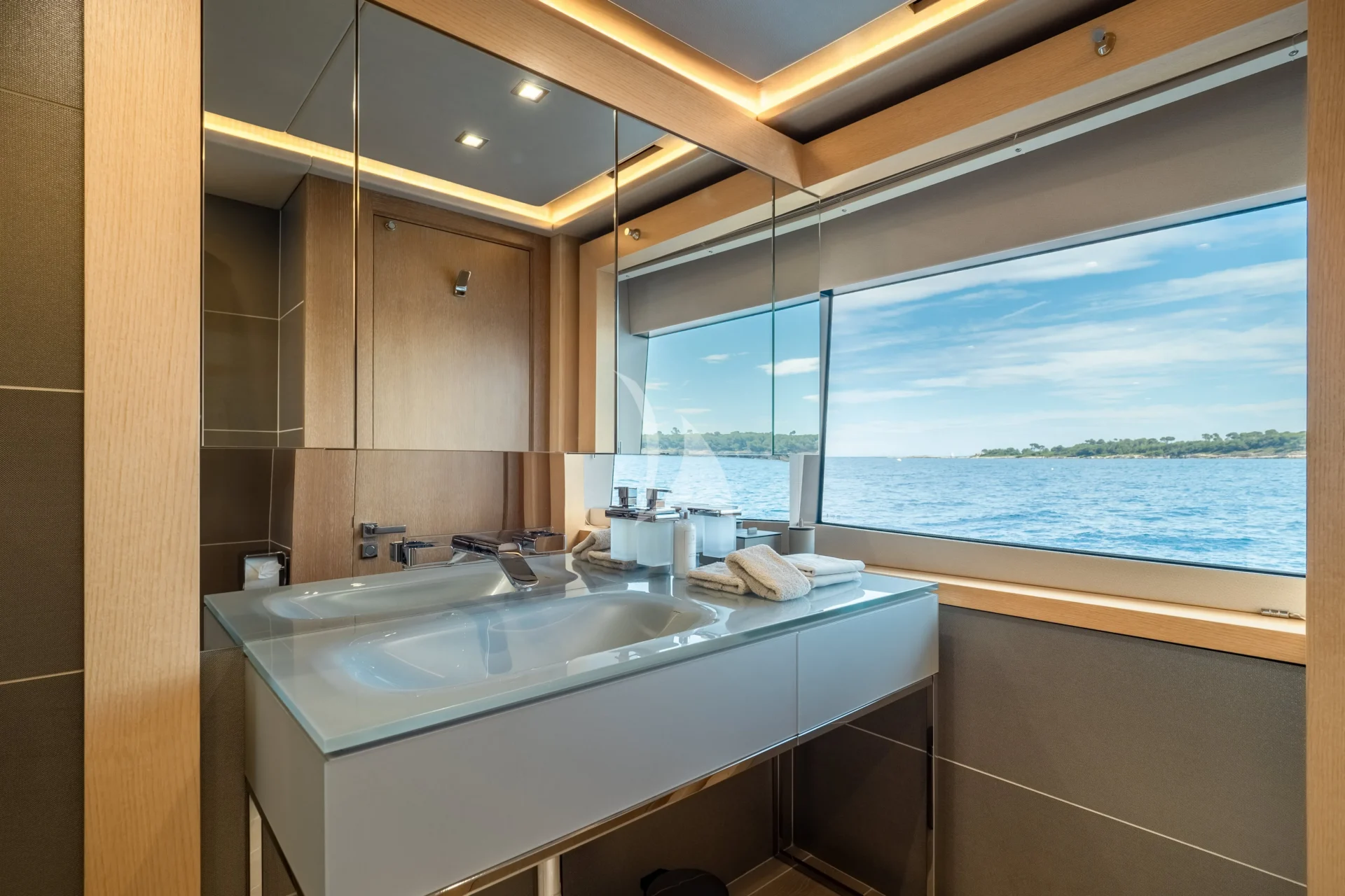 ARADOS Charter Yacht
