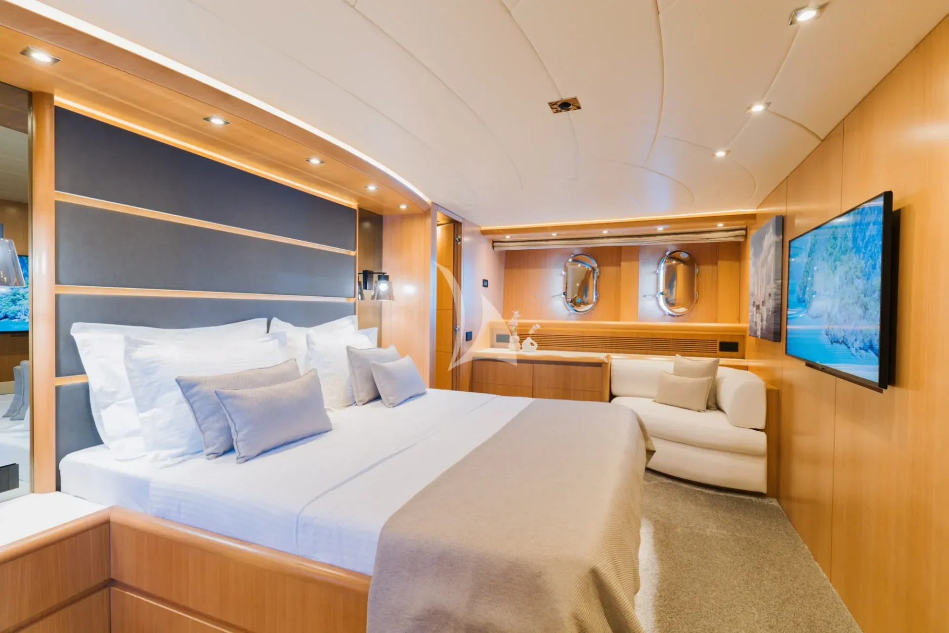 Cynthia Charter Yacht
