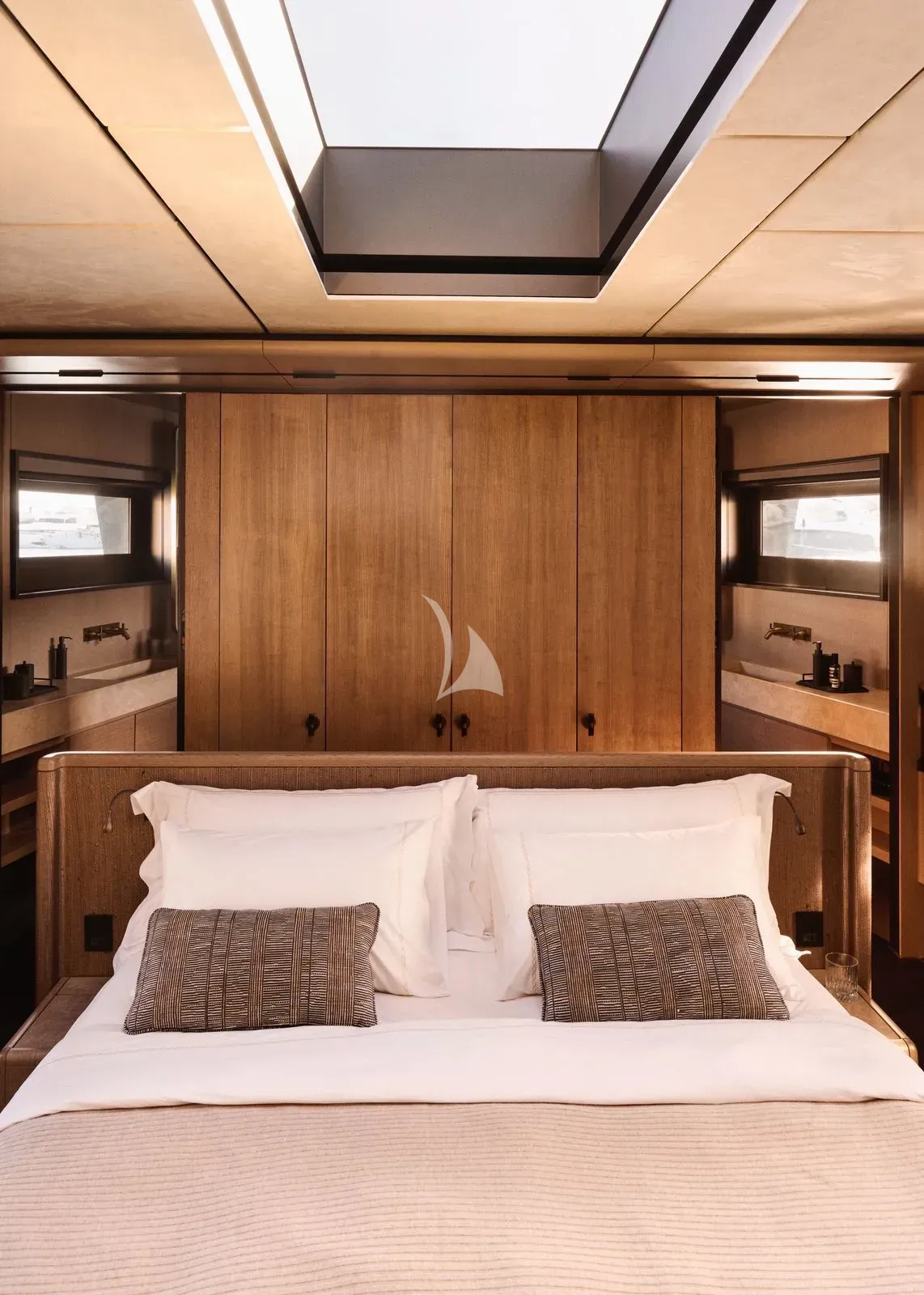 SEVEN Charter Yacht