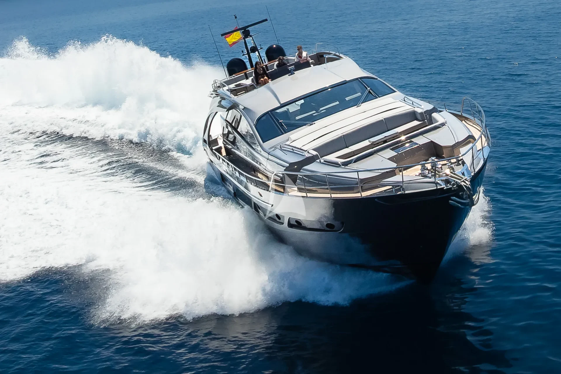 EL MACANN Charter Yacht