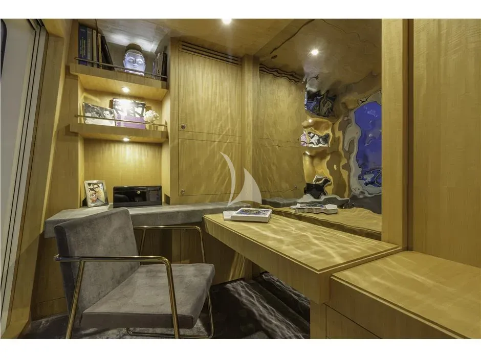 MIZU Charter Yacht