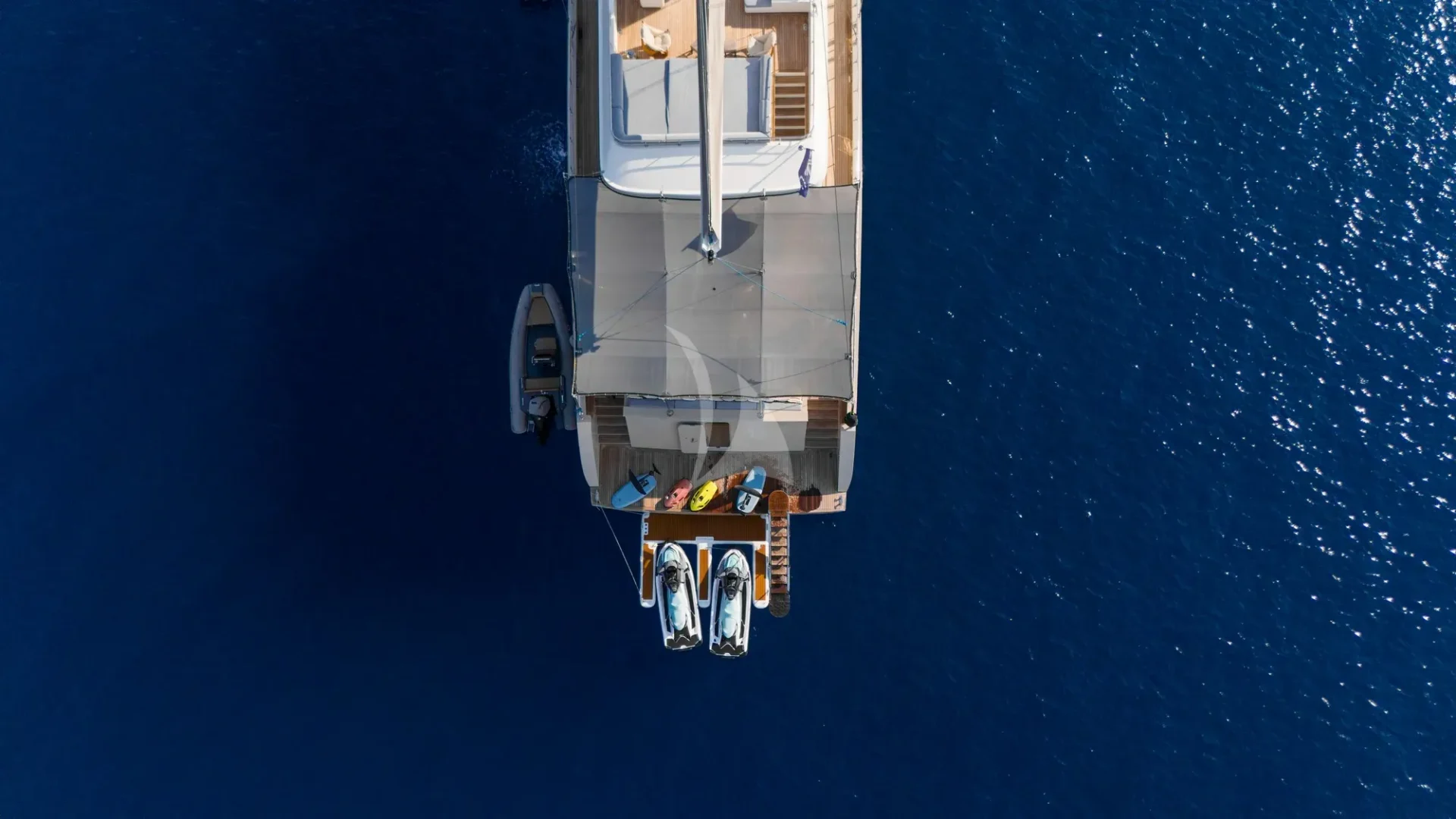 De Love Charter Yacht