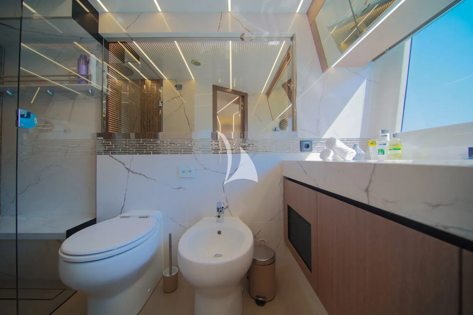 PARADISE Charter Yacht