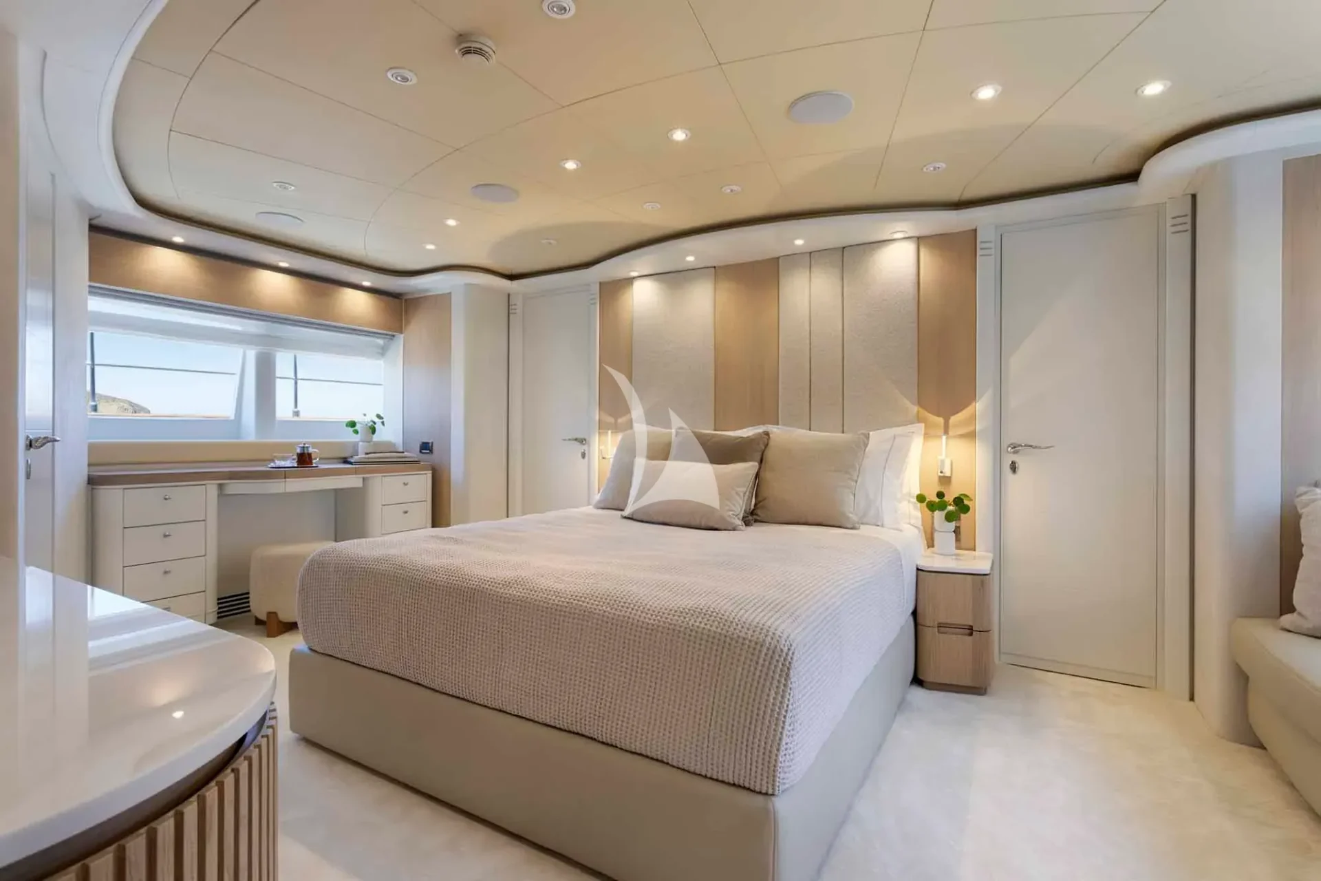 PARADISE Charter Yacht