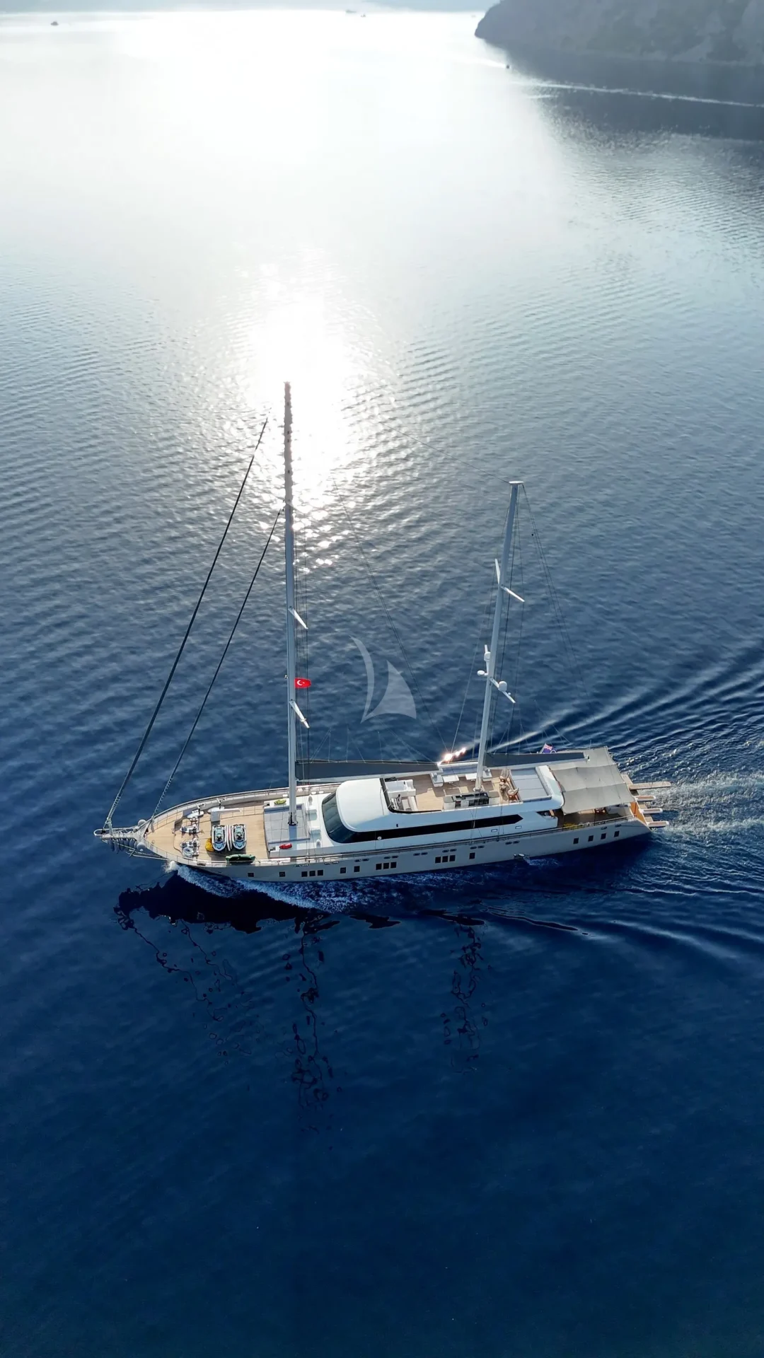 De Love Charter Yacht