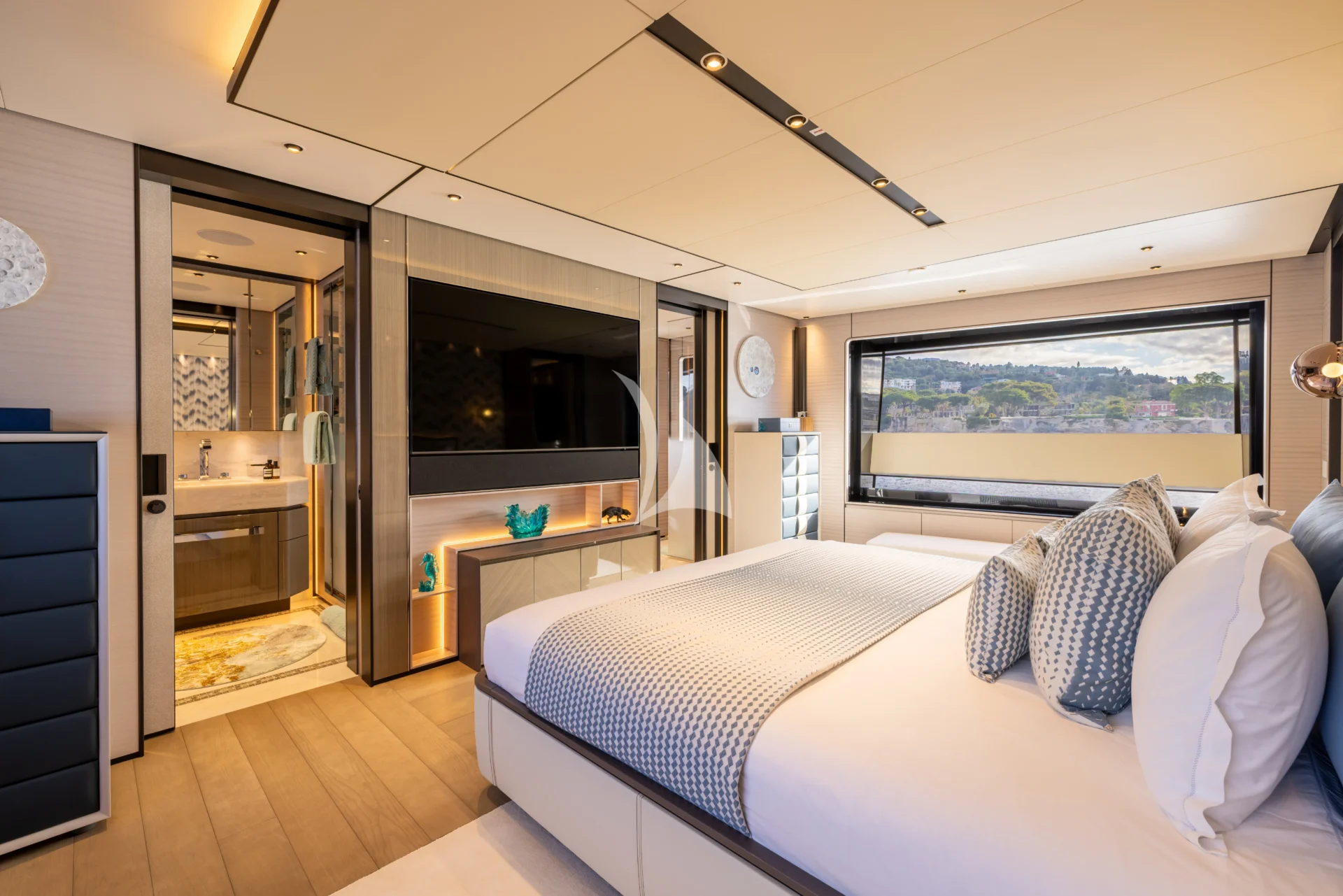 SUI GENERIS Charter Yacht