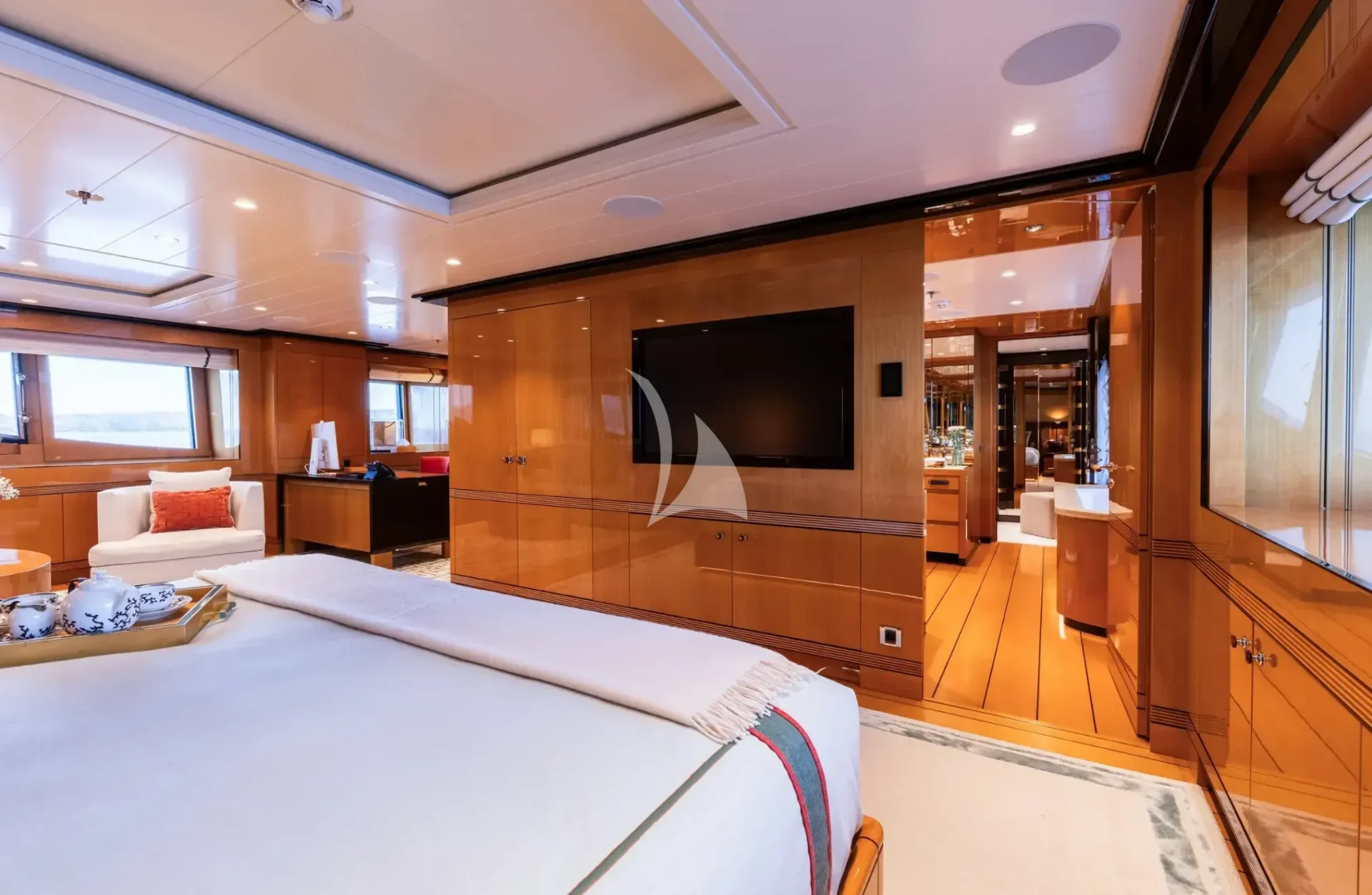 DEEP BLUE Charter Yacht