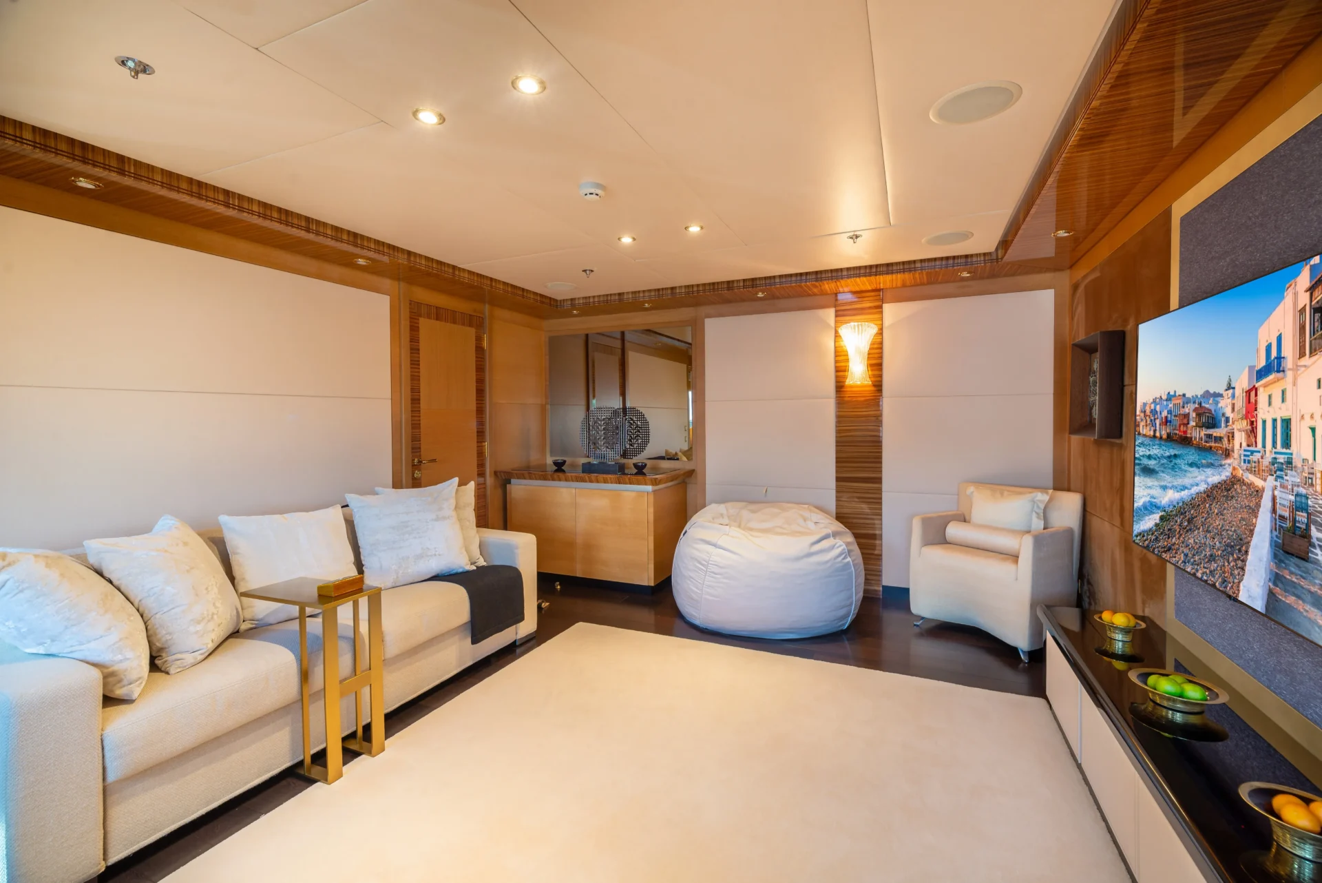 HOKULANI Charter Yacht